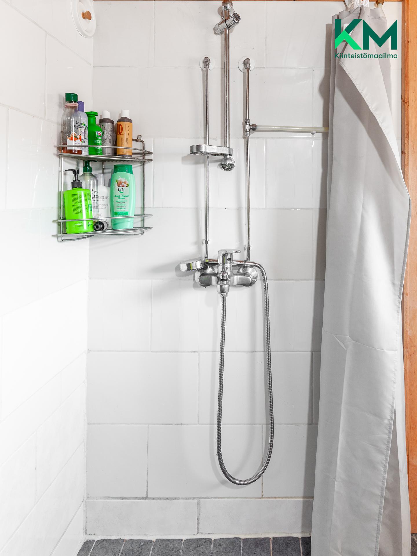 Pesutilat on vesieristetty ja laatoitettu 2023