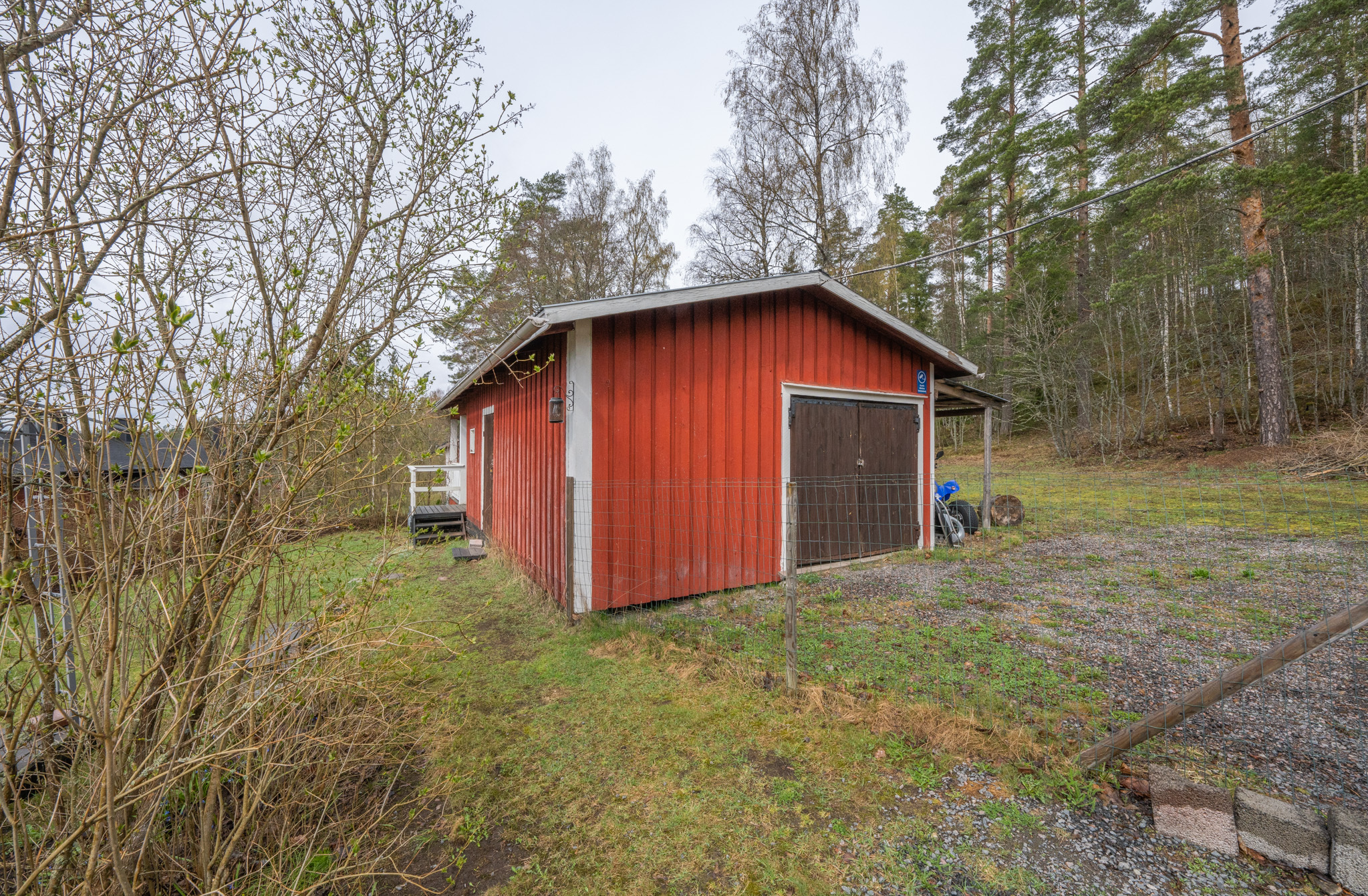 Autotalli ja kesähuone