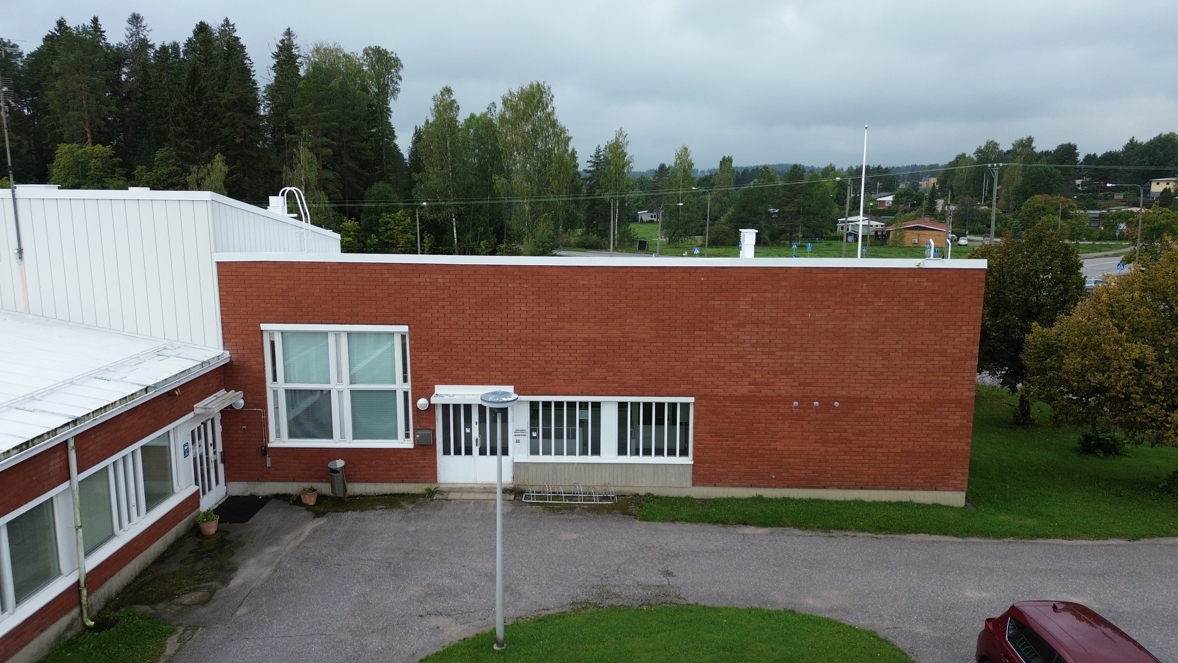 Sisäänkäynti takapihalta