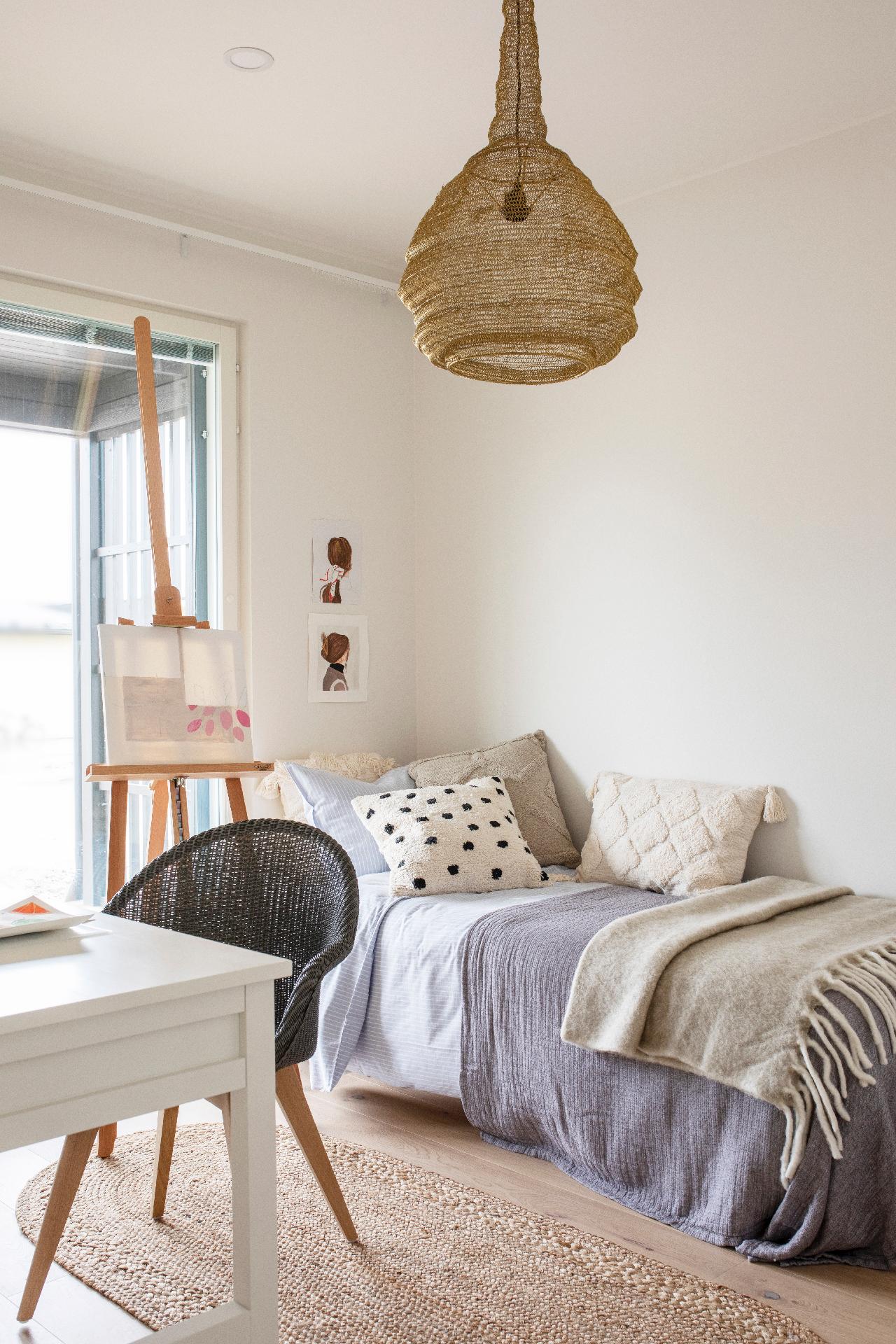 Alakerran makuu- tai työhuone