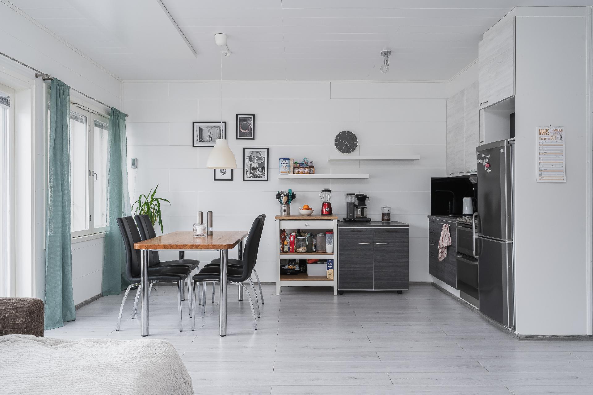 Ruokailutila ja keittiö