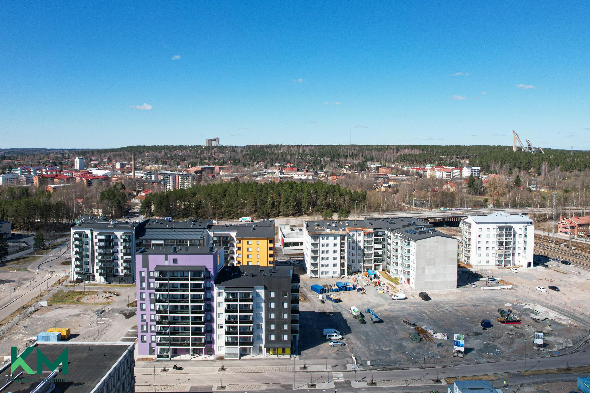 Vahva-Jussin lenkki 21, Asemantausta, Lahti