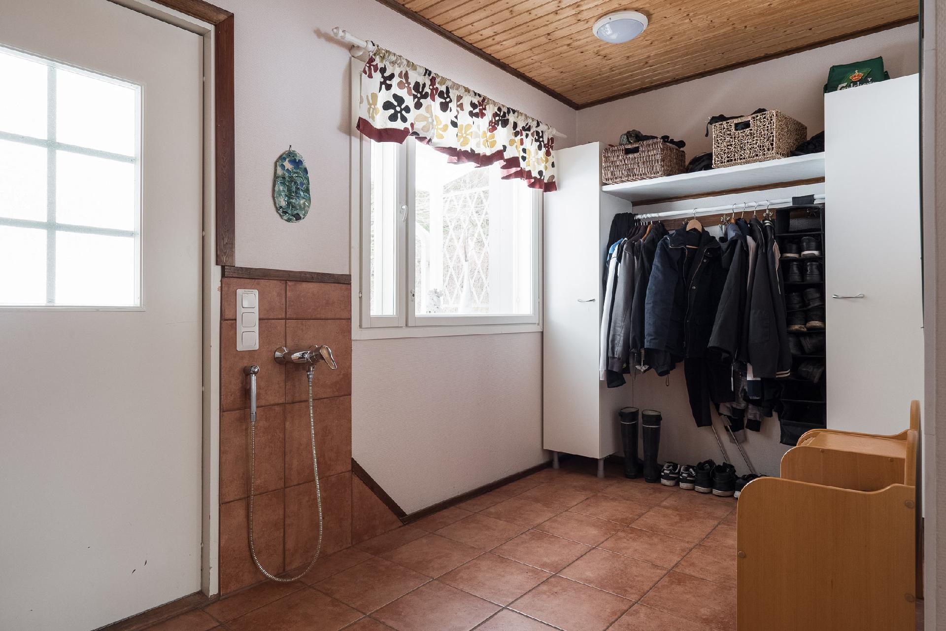 Laajennusosan eteinen