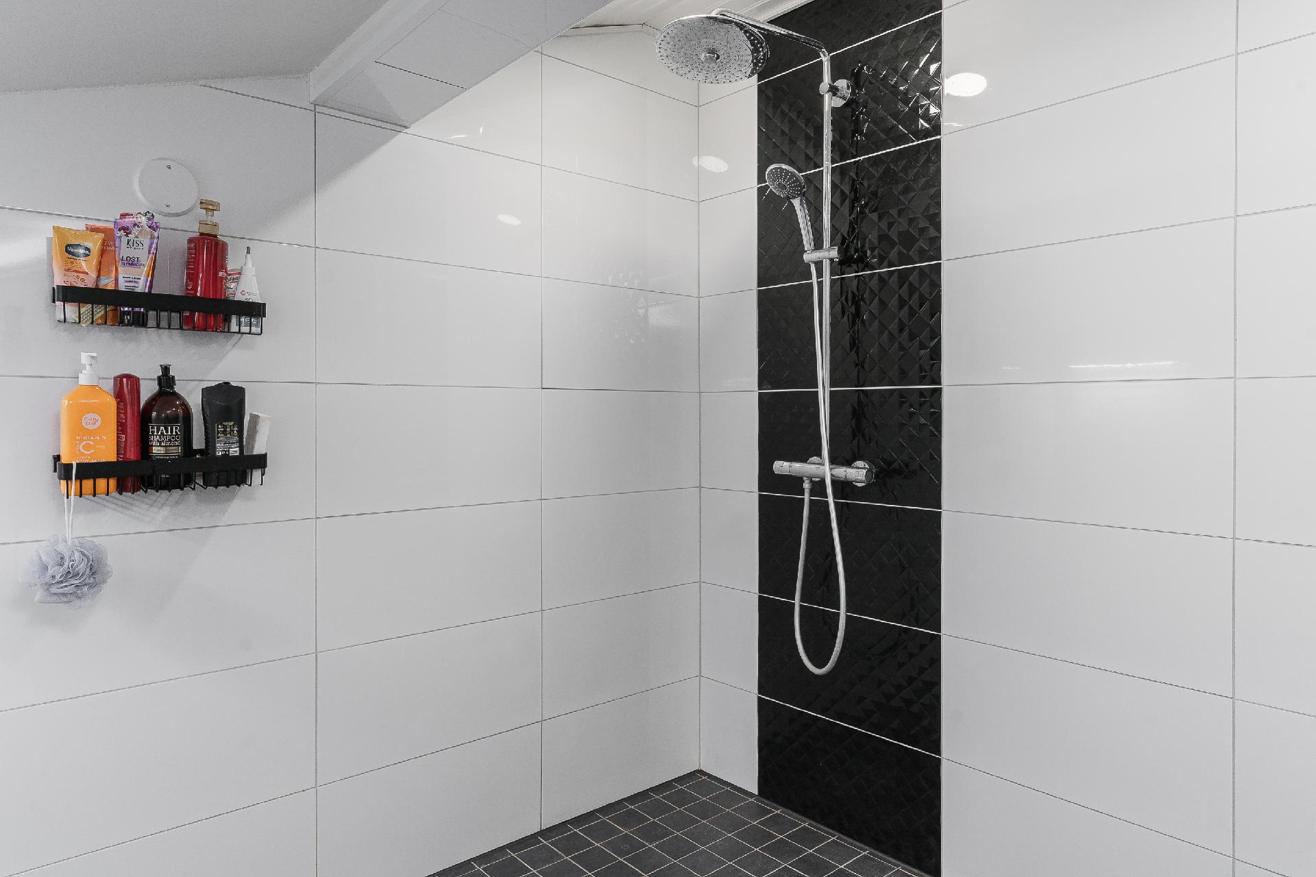 Yläkerran pesuhuone