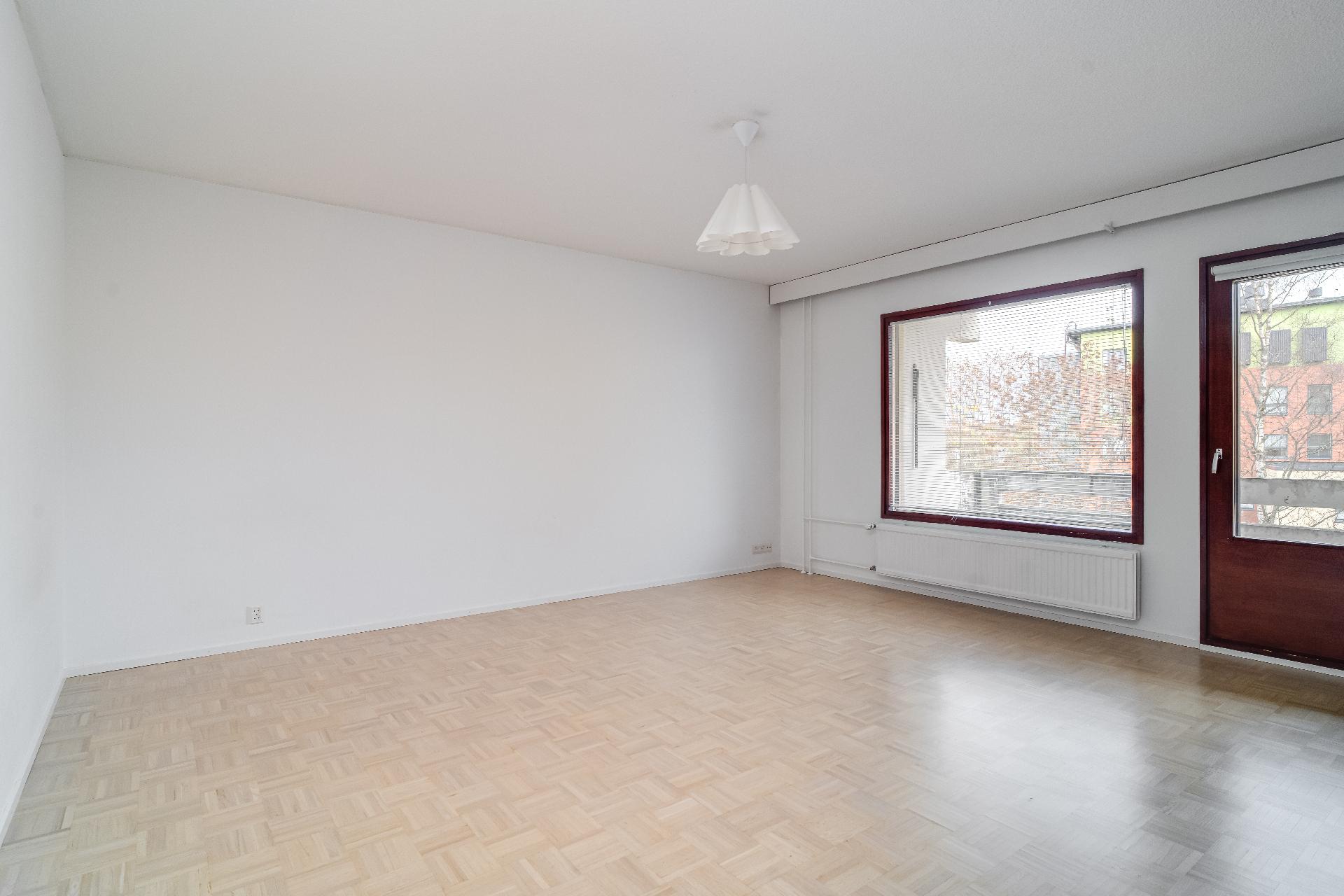 Olohuoneesta käynti parvekkeelle