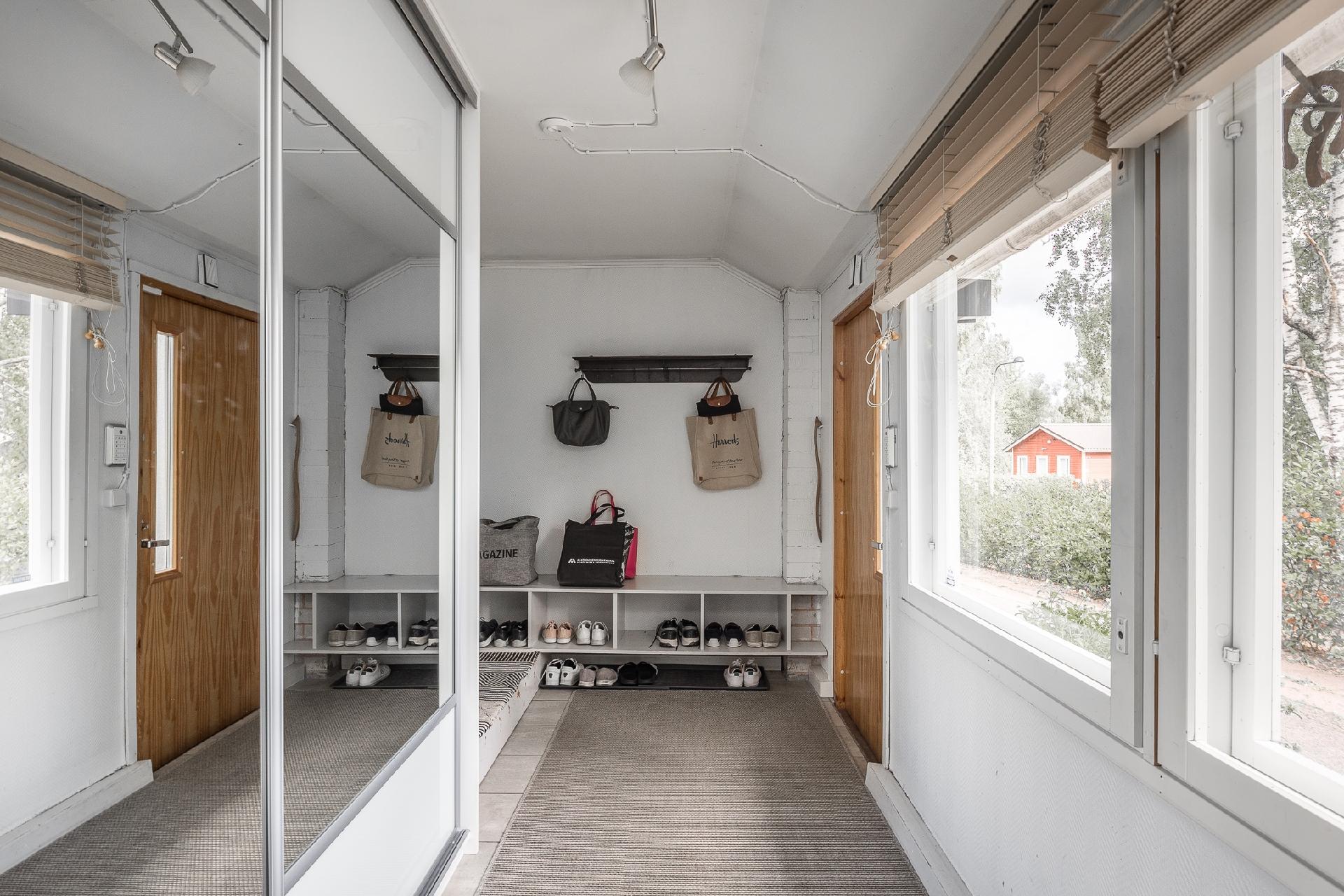 Eteisessä hyvin säilytystilaa