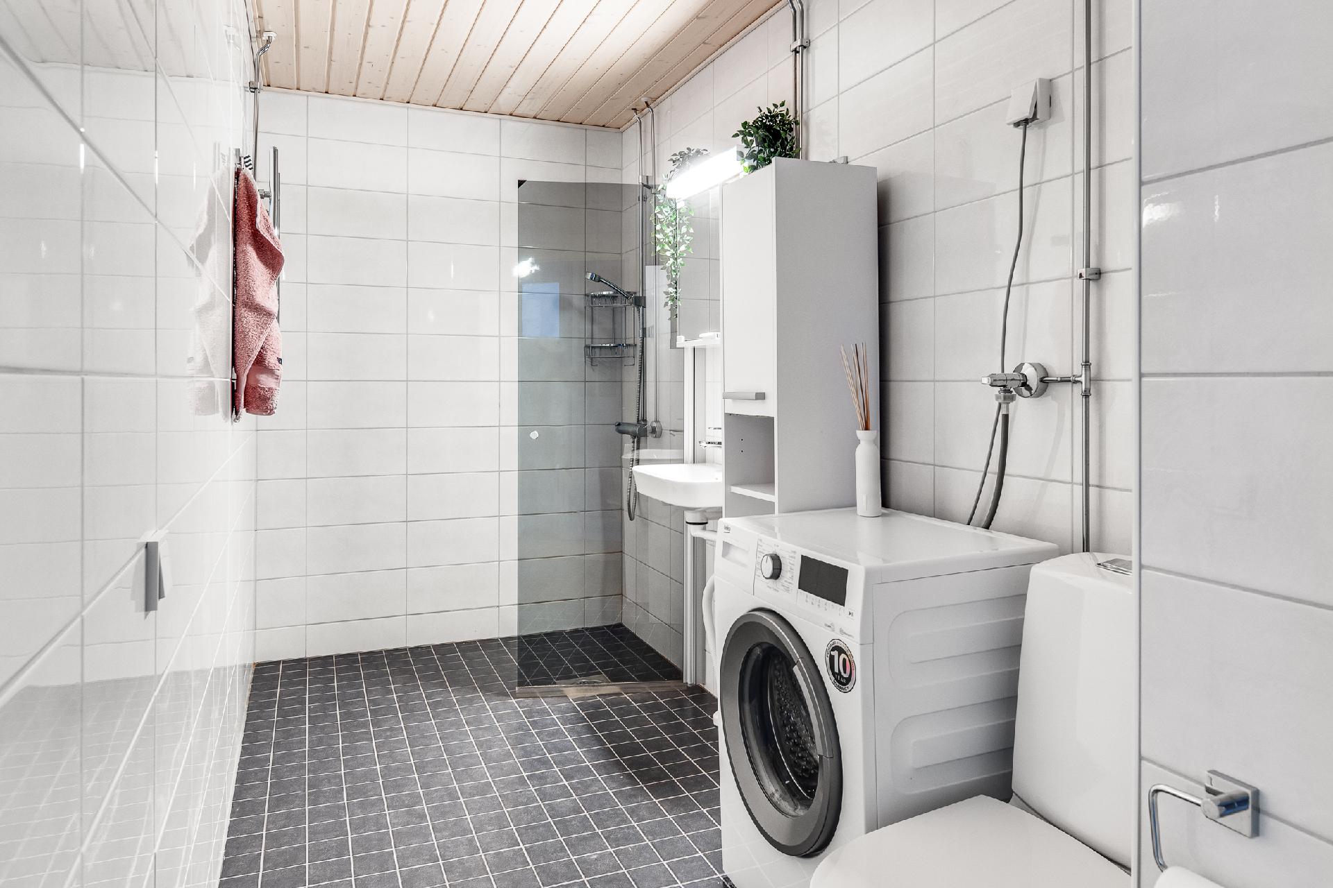 Uusiniityntie 4, Simonkylä, Vantaa