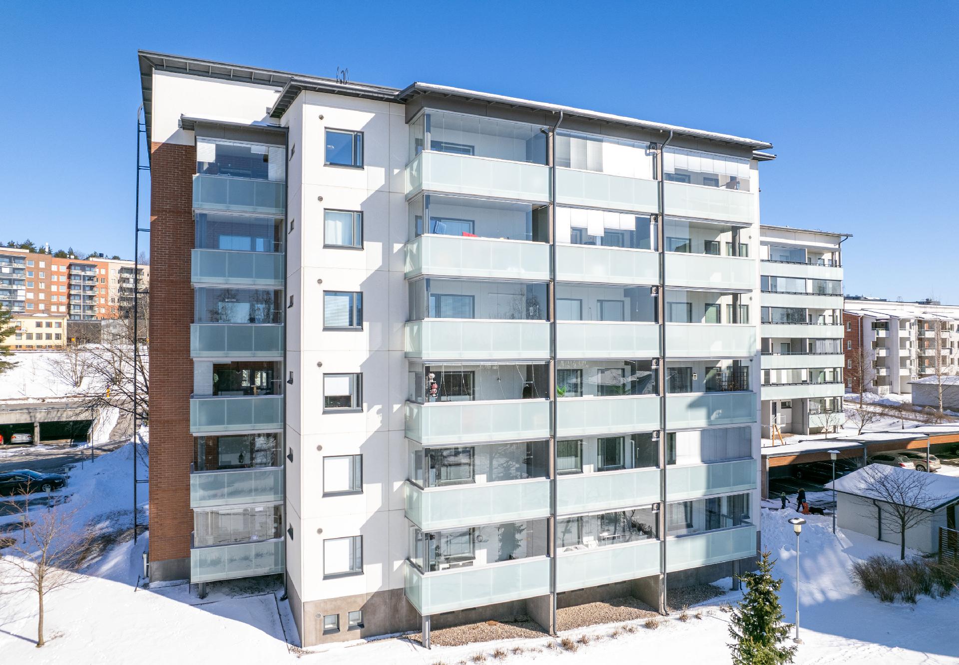 Radansivunkatu 10, Asemantausta, Lahti