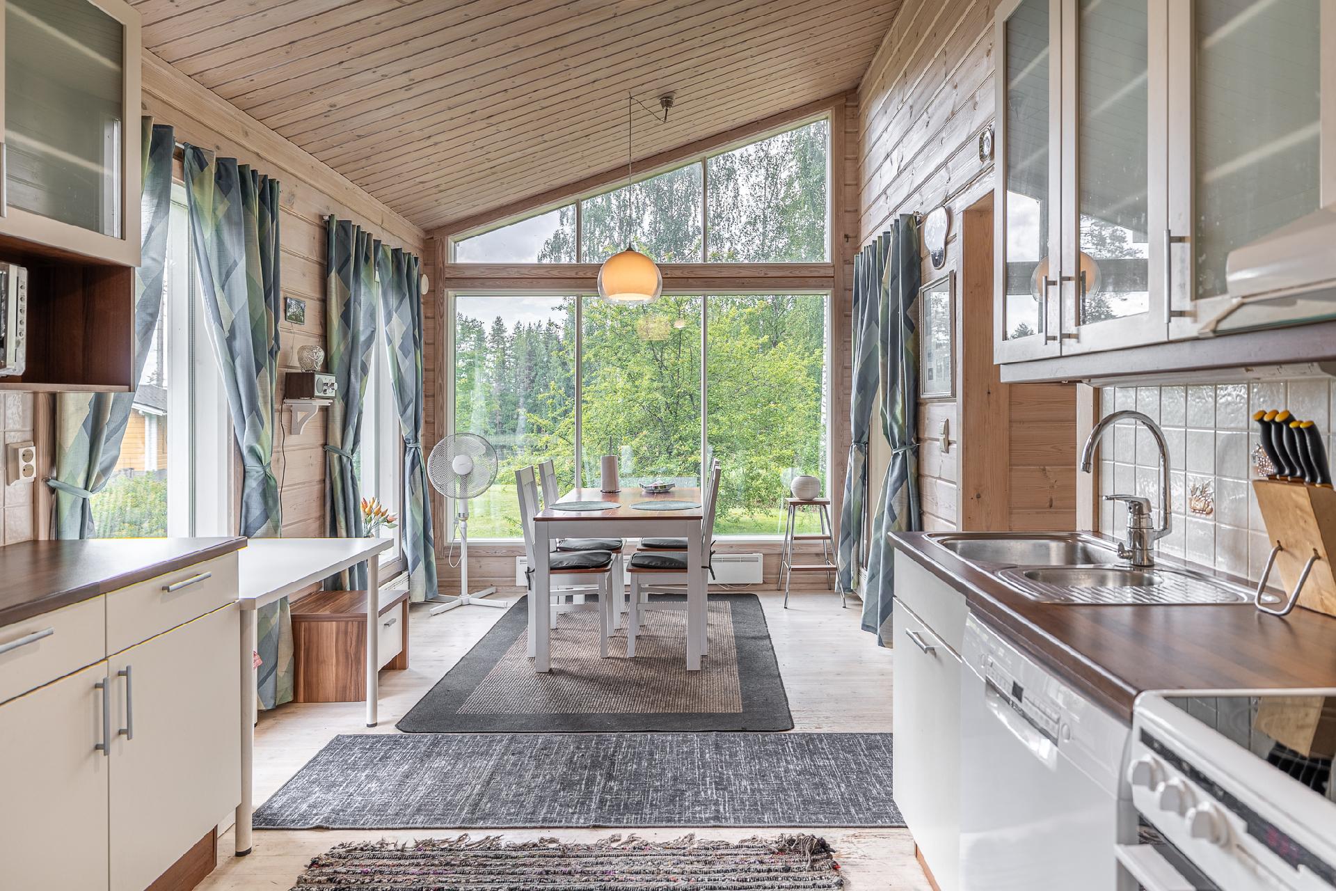 keittiö, ruokailutila