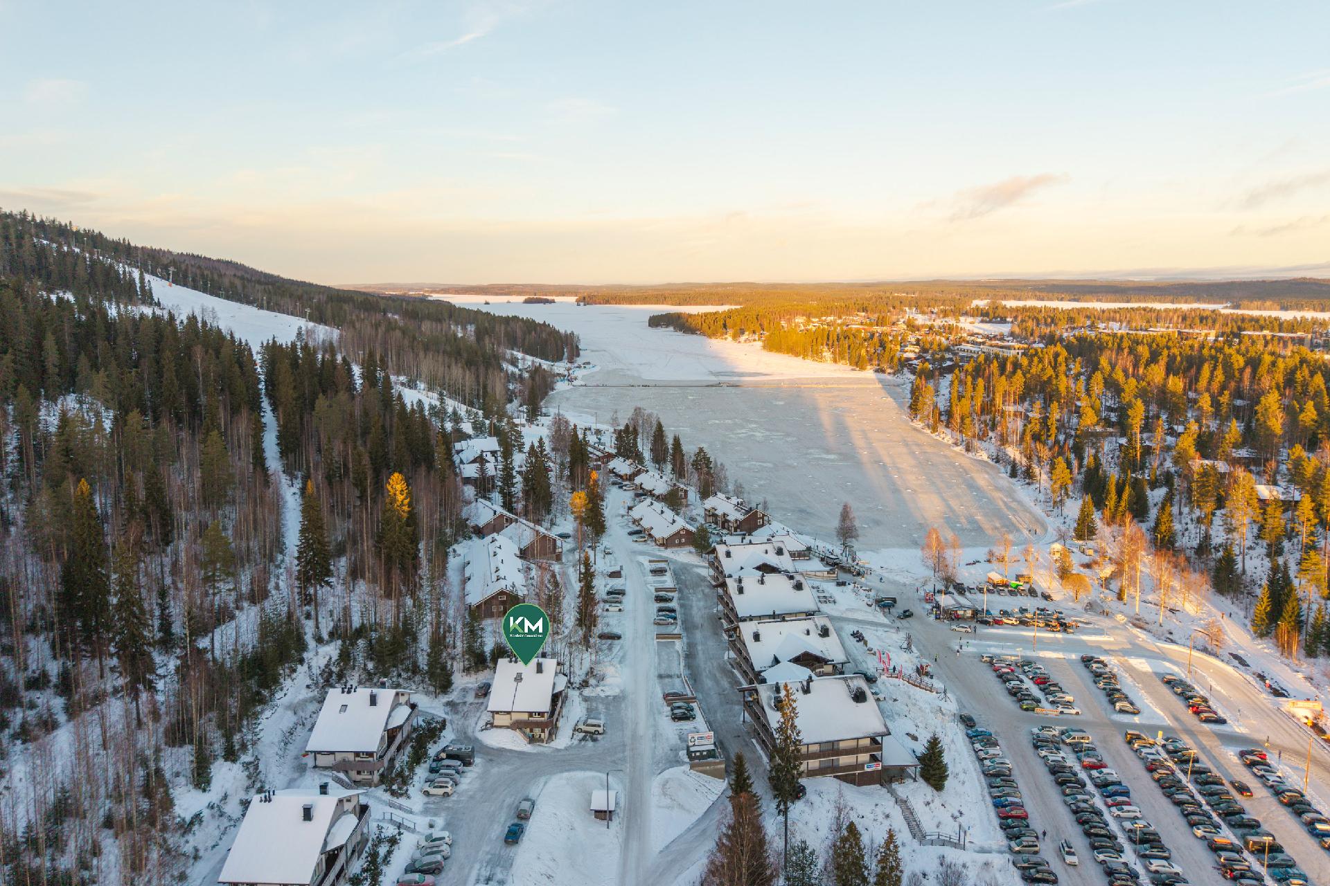 Loistava sijainti, pääset suksilla rinteeseen
