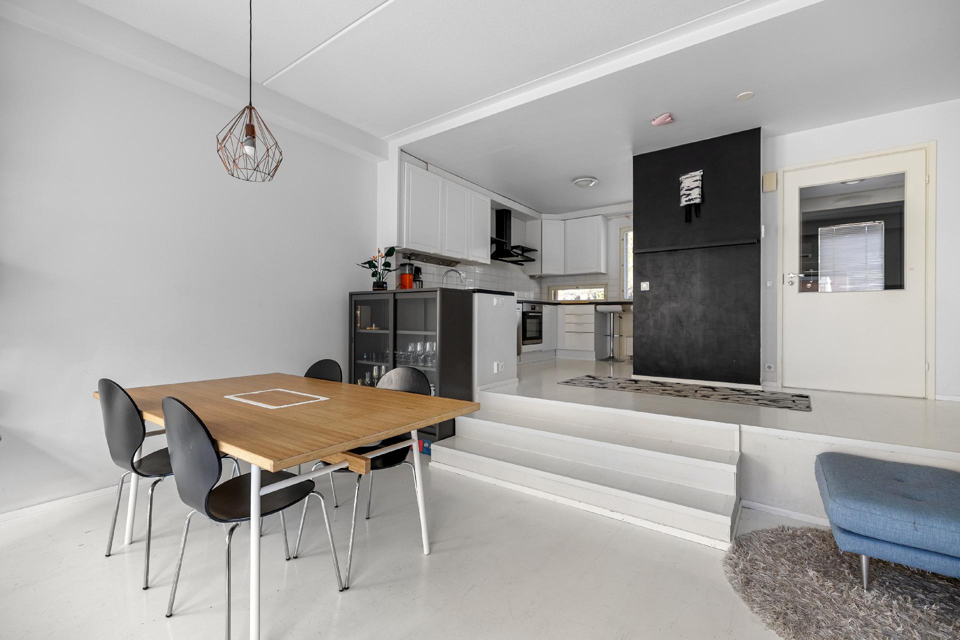 Varustuksentie 11, Kivikko, Helsinki