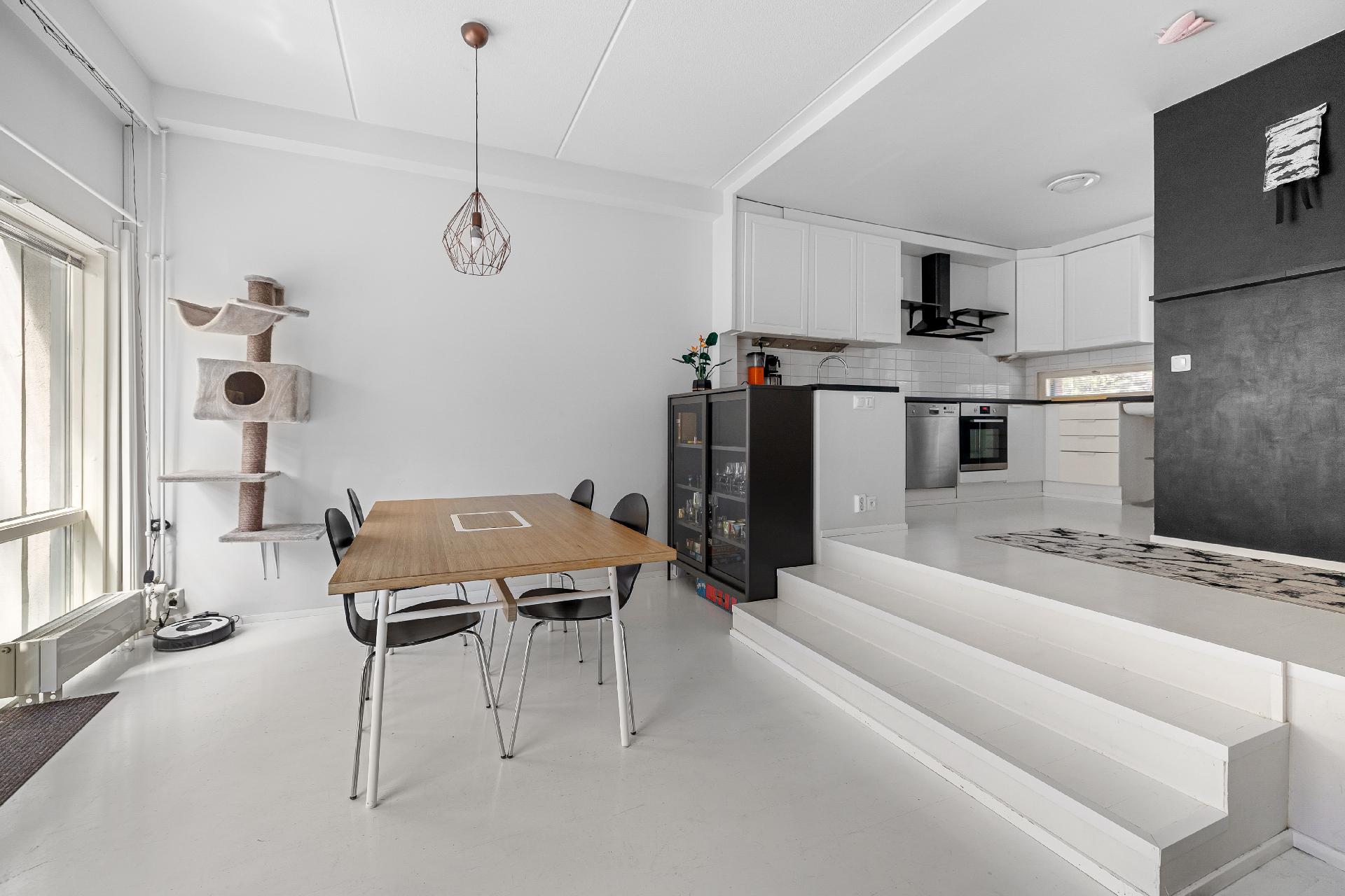 Varustuksentie 11, Kivikko, Helsinki