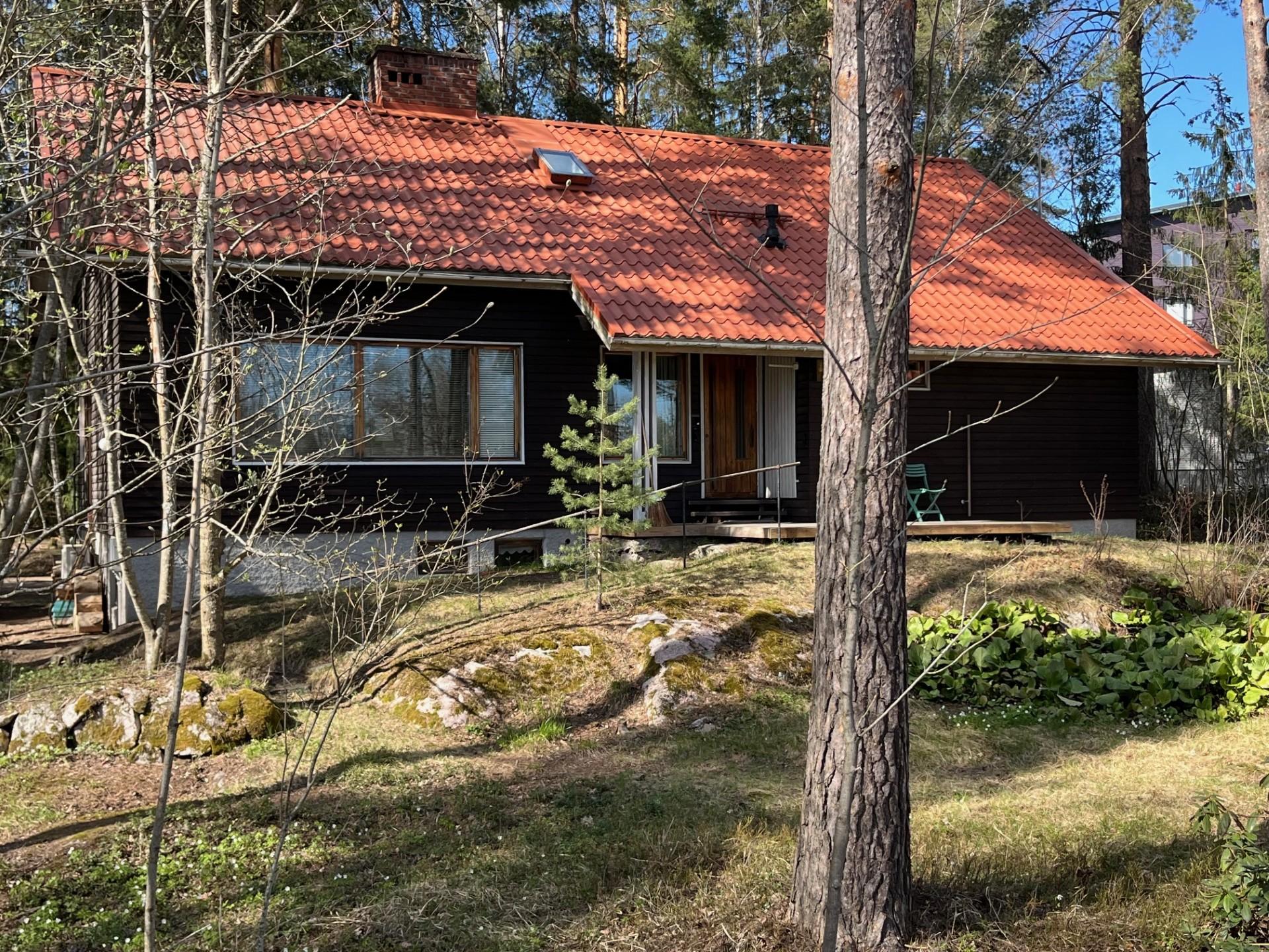 Tursontie 11, Sariolanmäki, Kerava