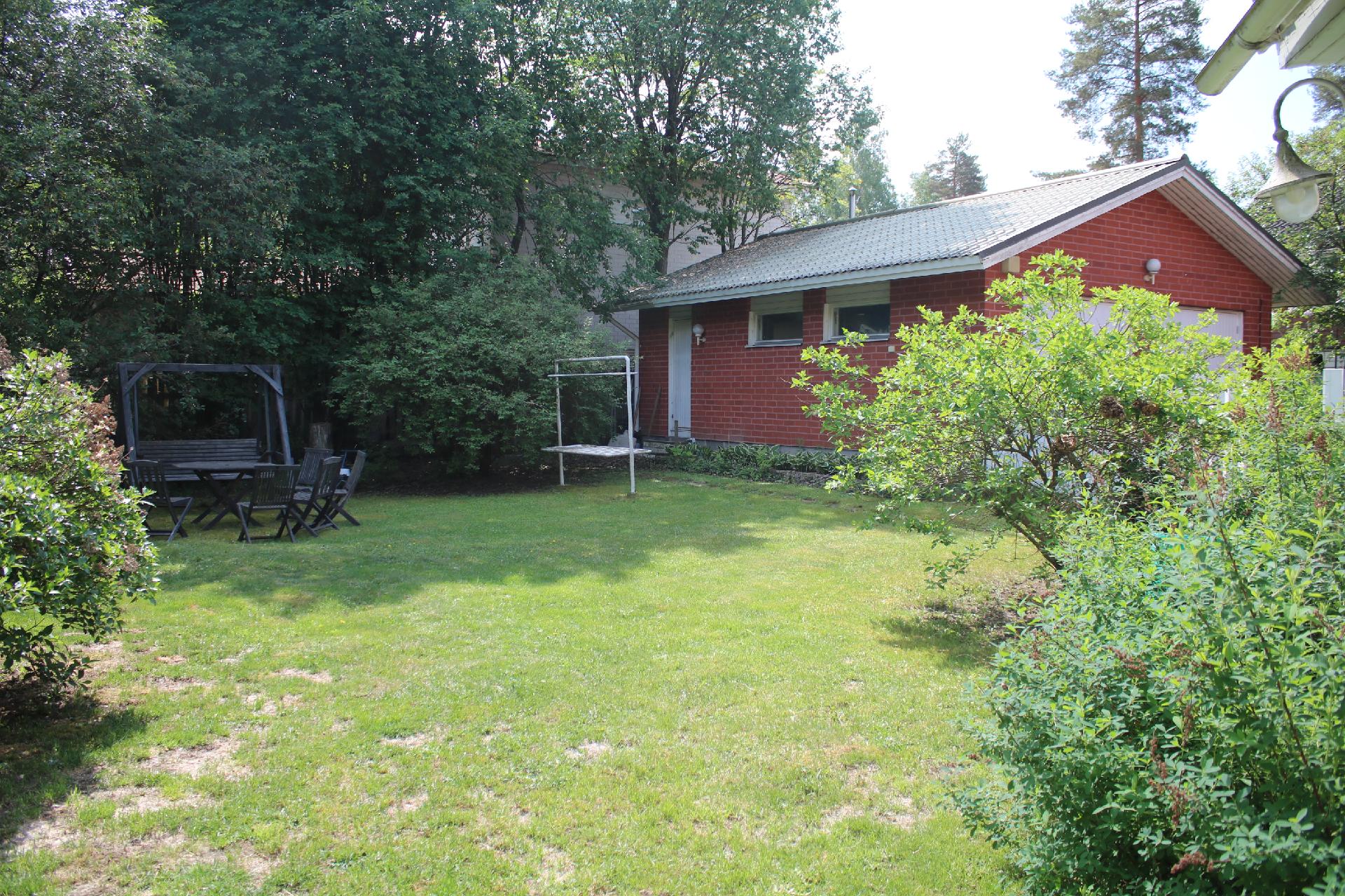 Autotalli ja varasto