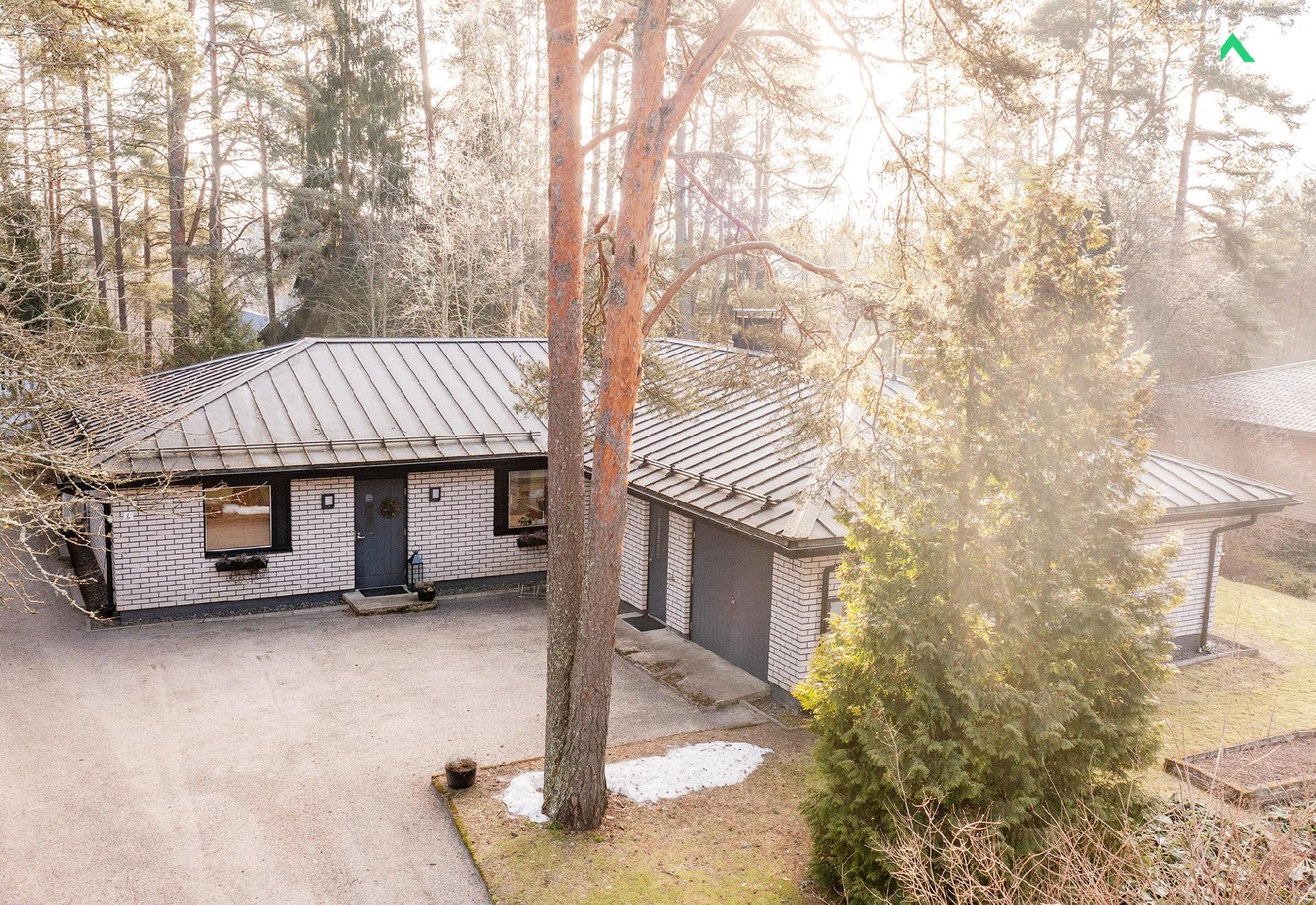 Rovastinpolku 4, Vahto, Rusko