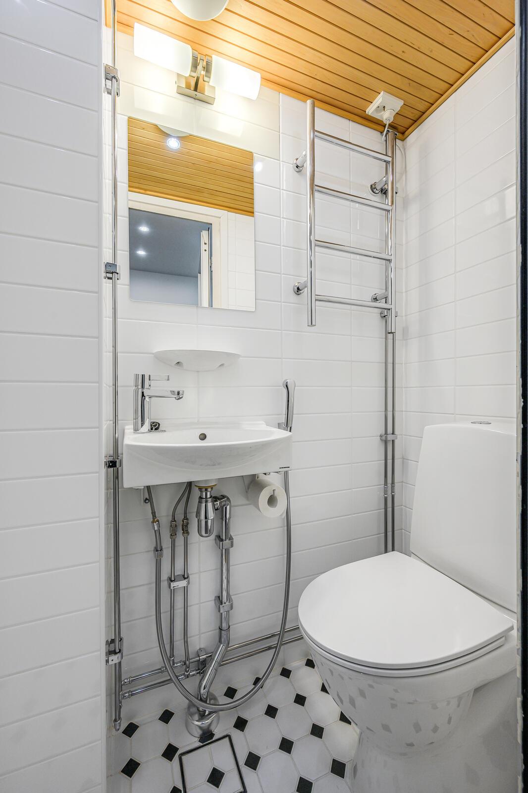 kauniisti remontoitu wc/suihku