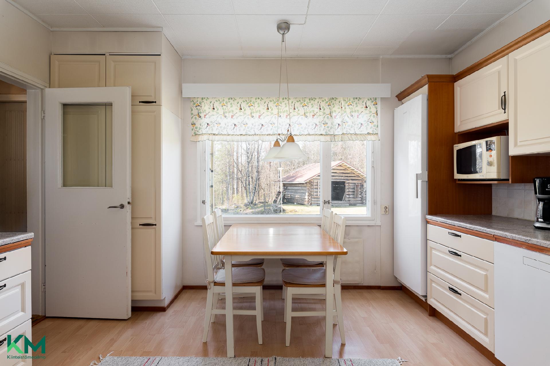 Karjukoskentie 6, Tapiala, Kuhmoinen