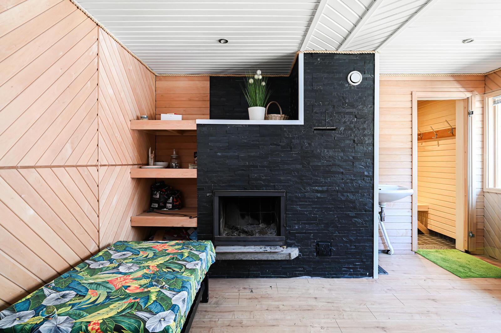 Ulkorakennuksen takkahuone