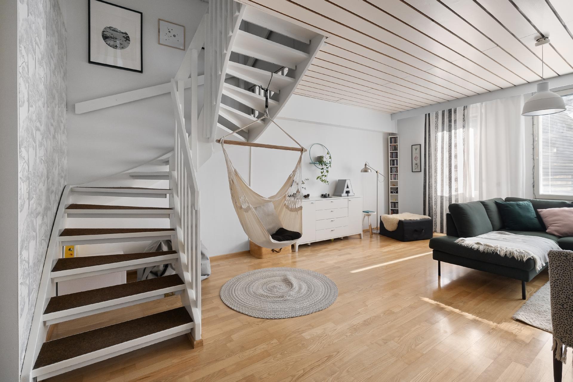 Olohuoneesta on käynti takapihalle