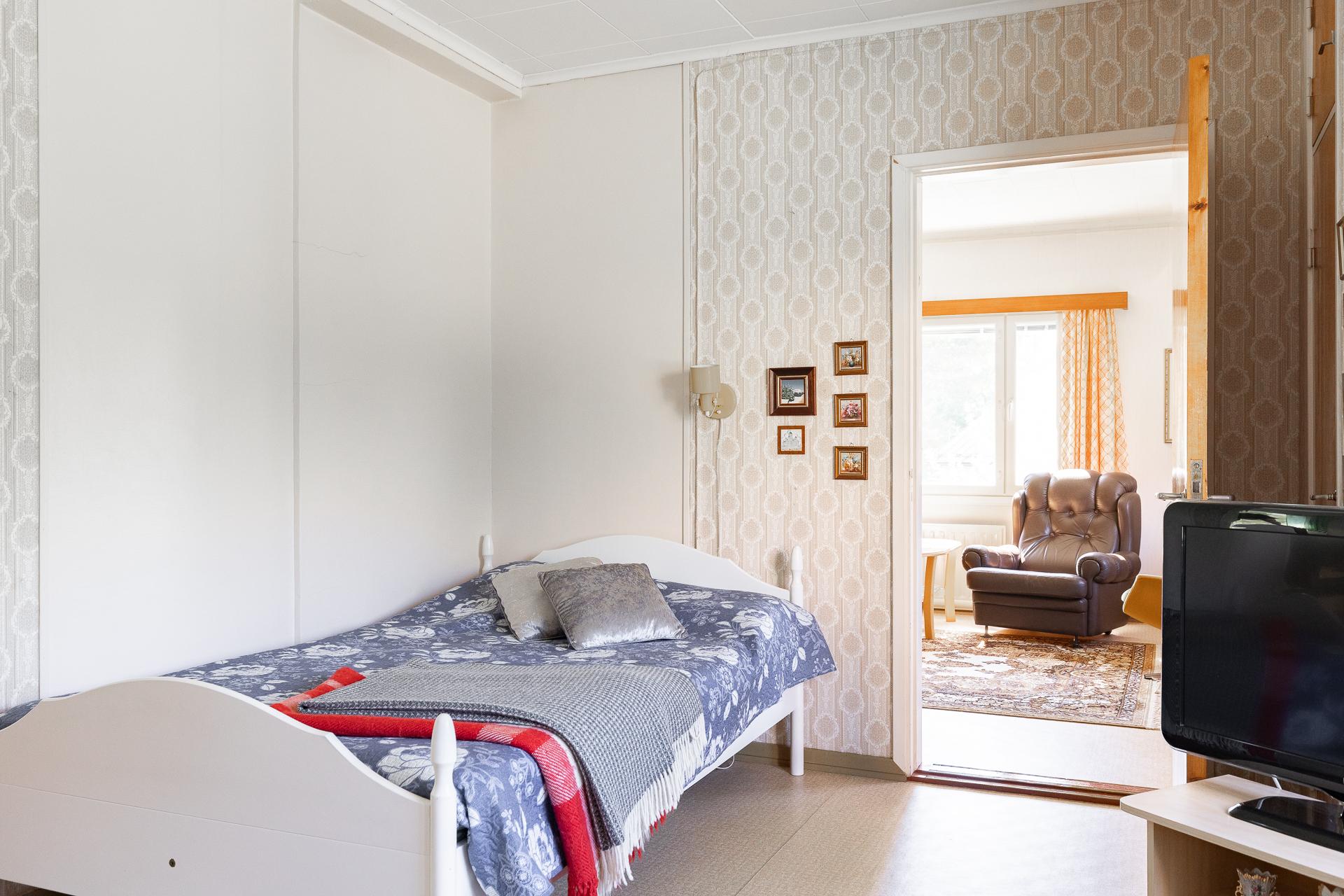 Alakerran makuuhuone