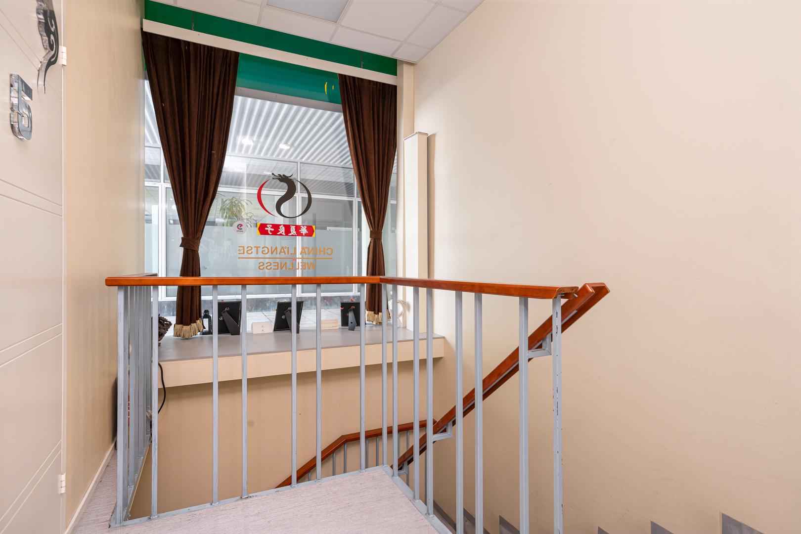 Tilaan kuuluu 41,5 m2 kellari, jossa on mm. sosiaalitilat