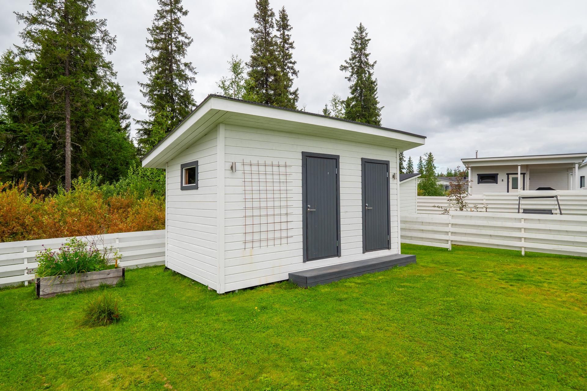 Pihan perällä puuvaja