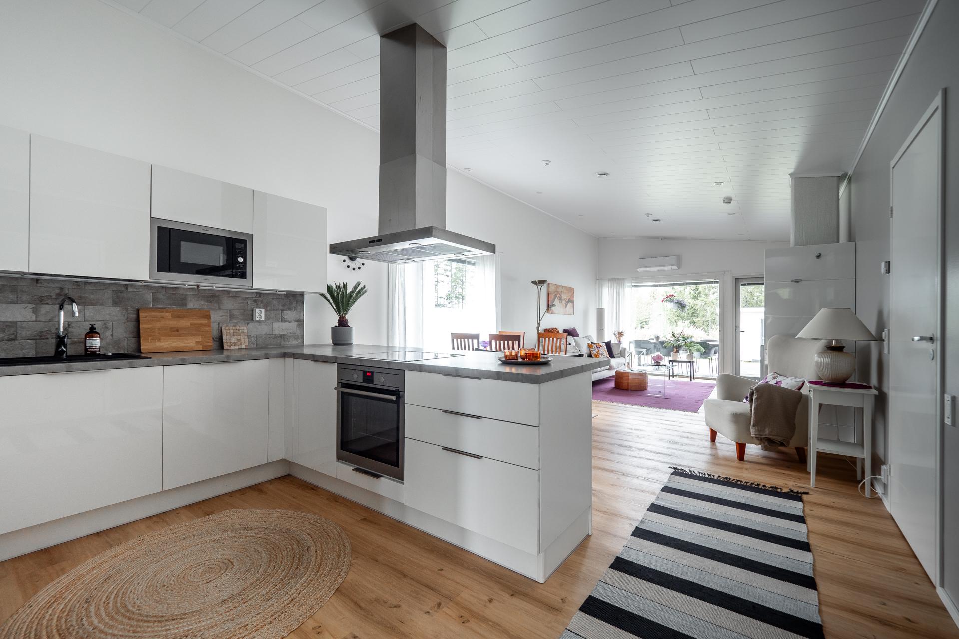 Tuhkimonkaarre 12, Linnakangas, Kempele