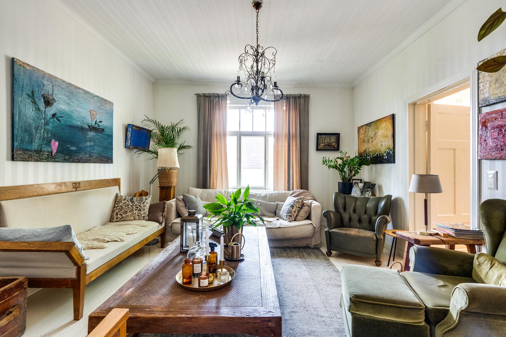 Olohuoneessa myös kakluuni