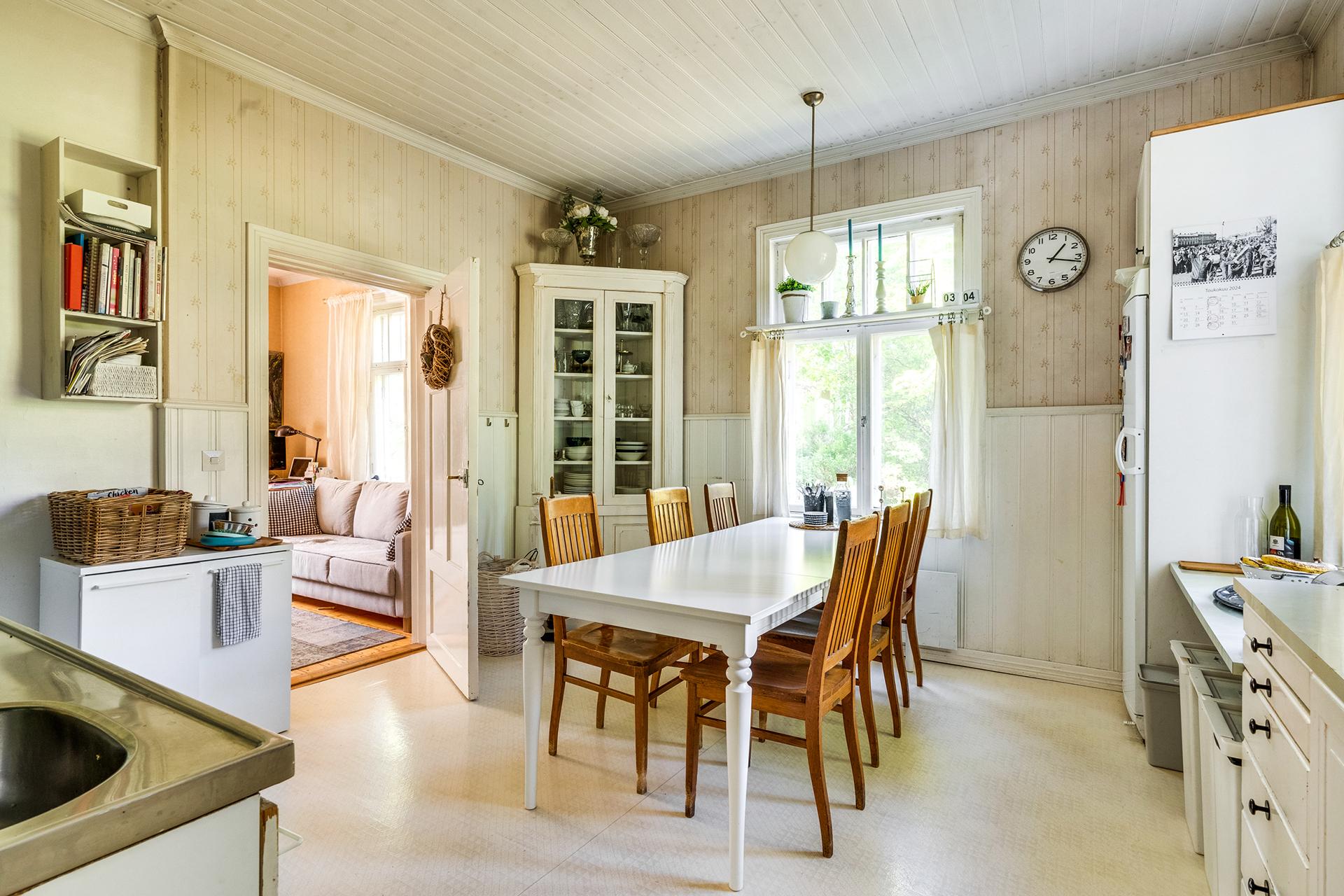 Tänne saat isommanin ruokapöydän