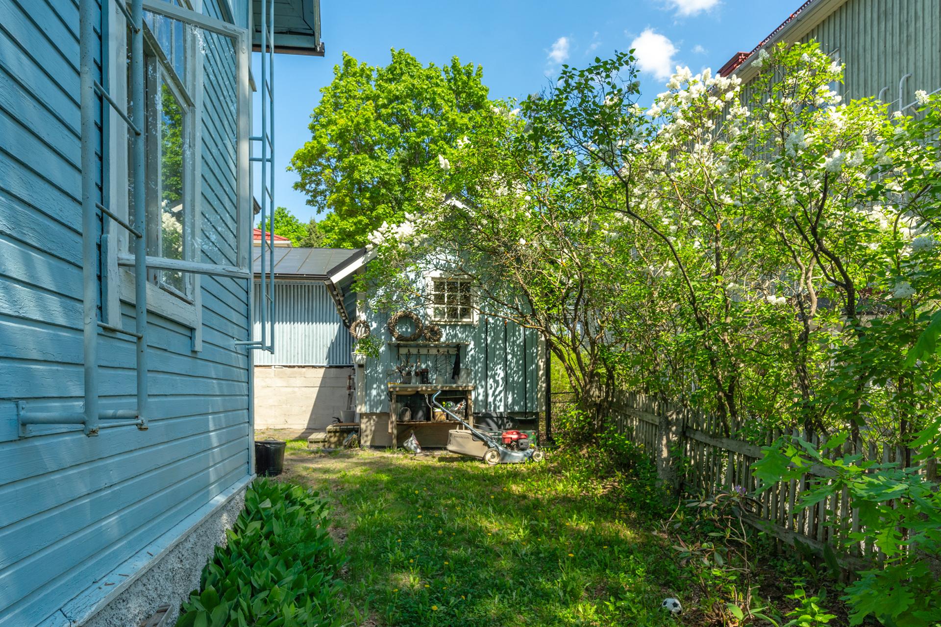 Mukavasti piha- aluetta