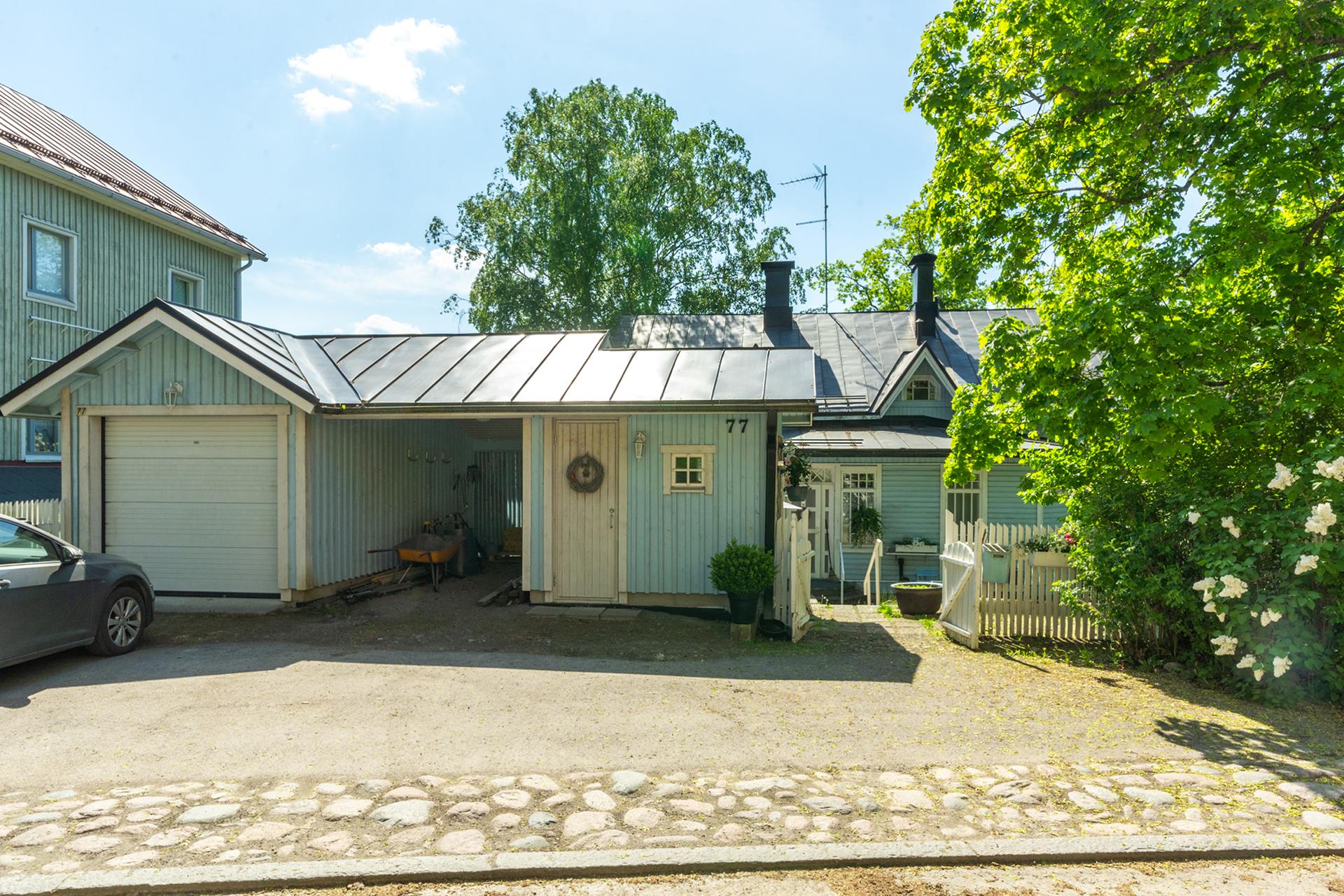 Autoille hyvin paikkoja