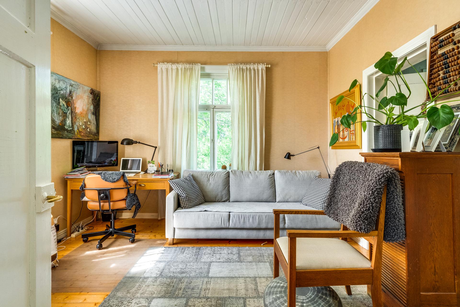 Työhuone / makuuhuone