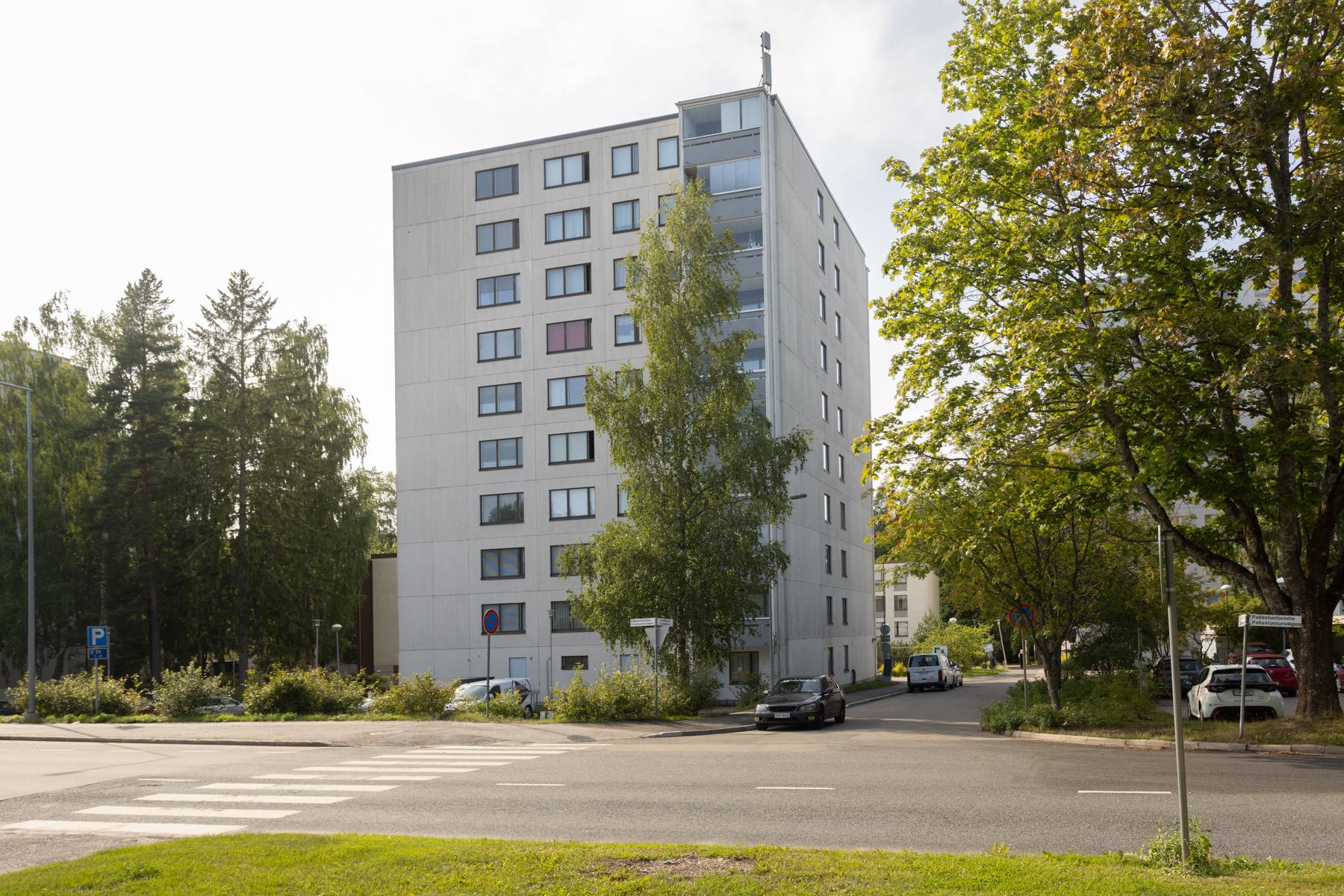 Taloyhtiön pihaa