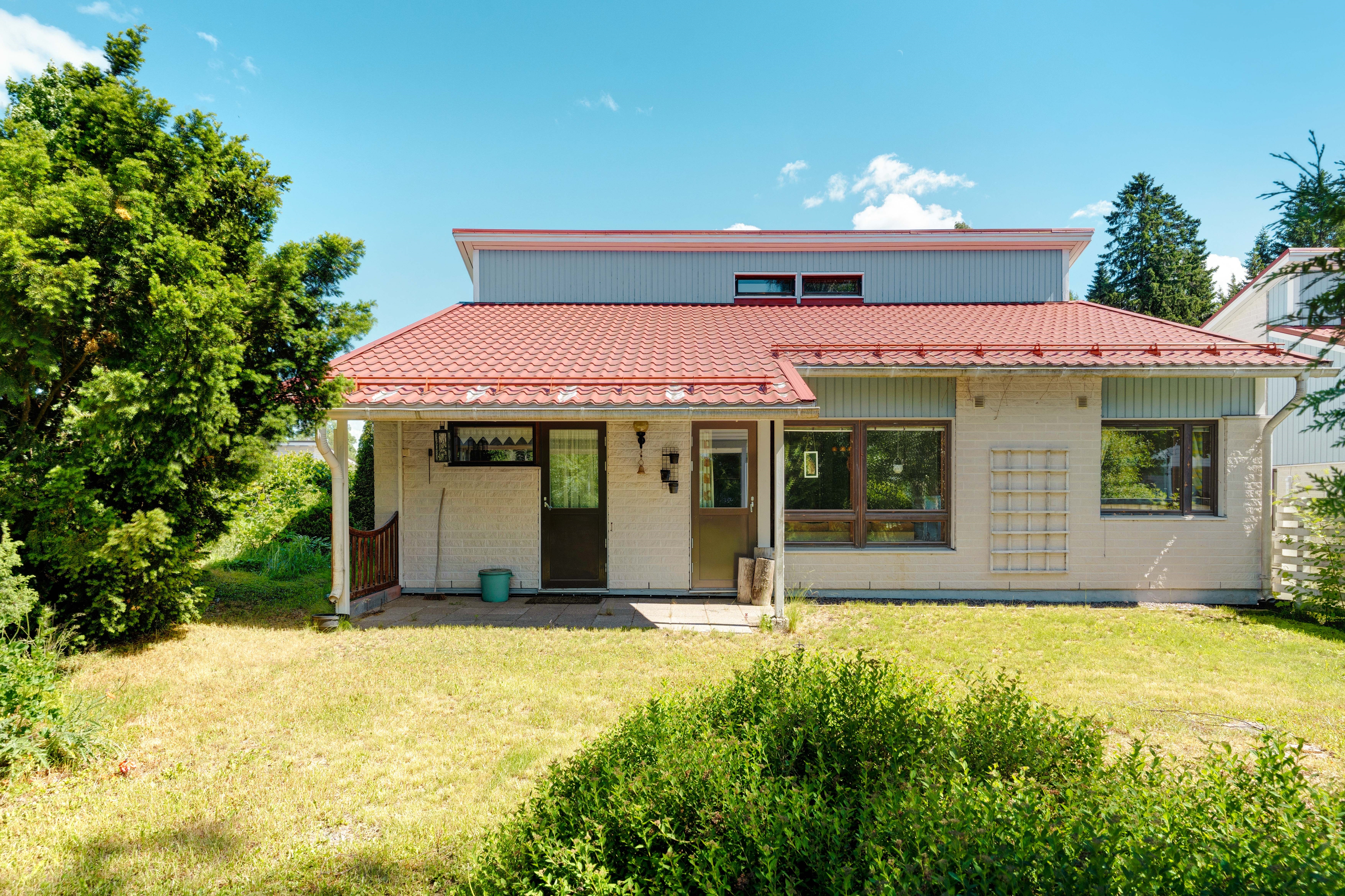 Julkisivu sisäpihan puolelta