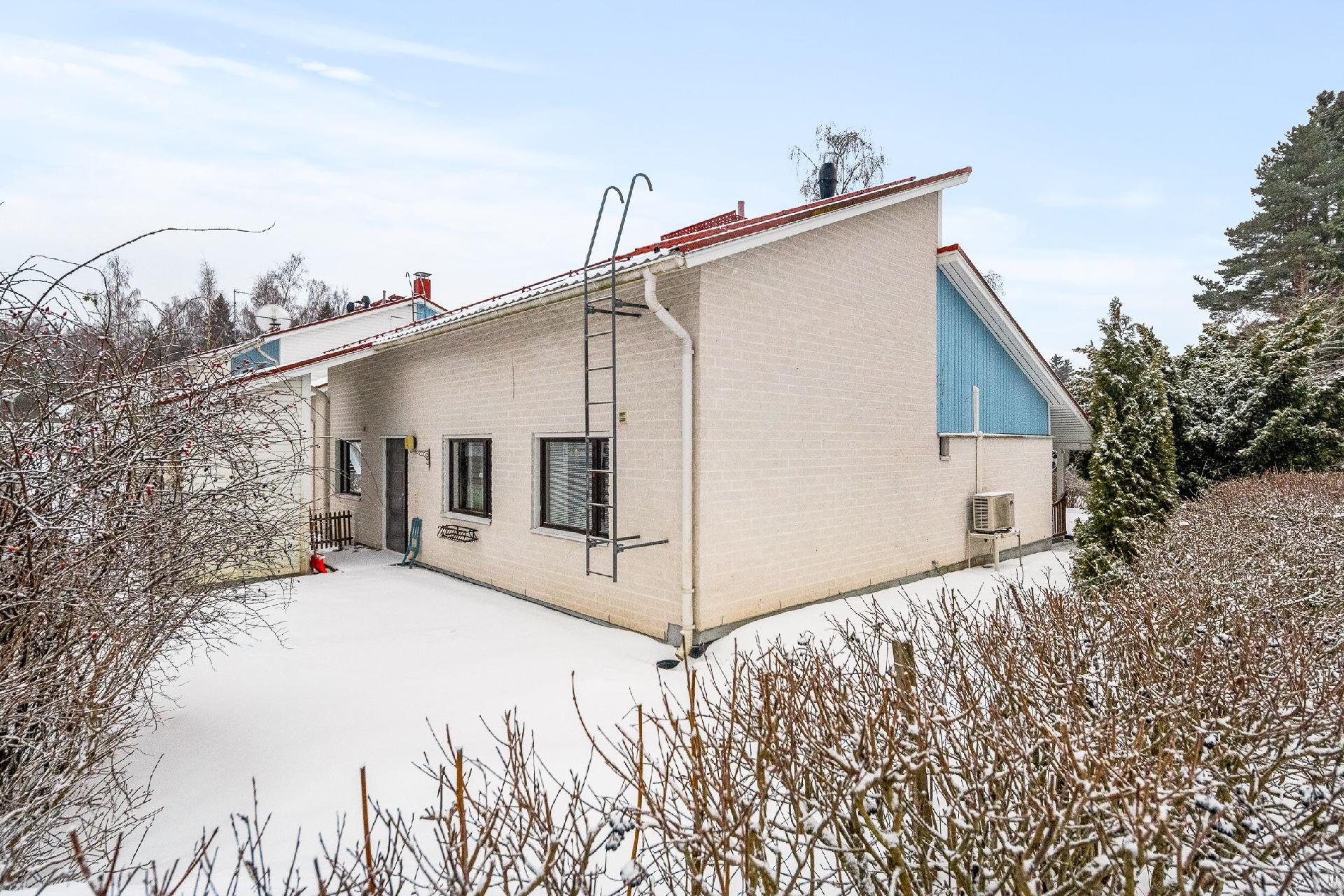 Sisääntulon luona on varasto