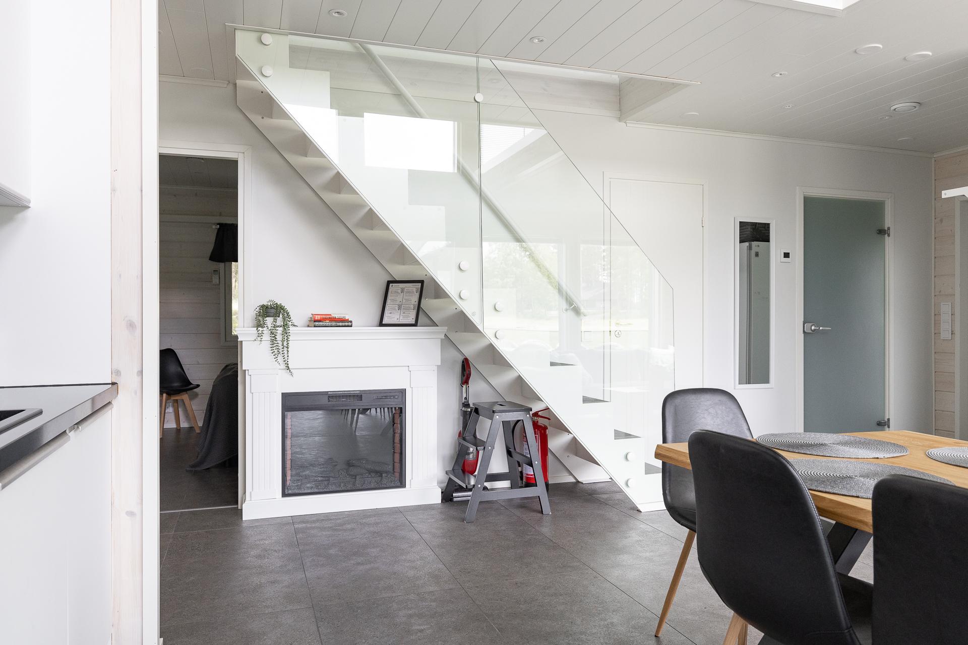 portaikko yläkertaan 