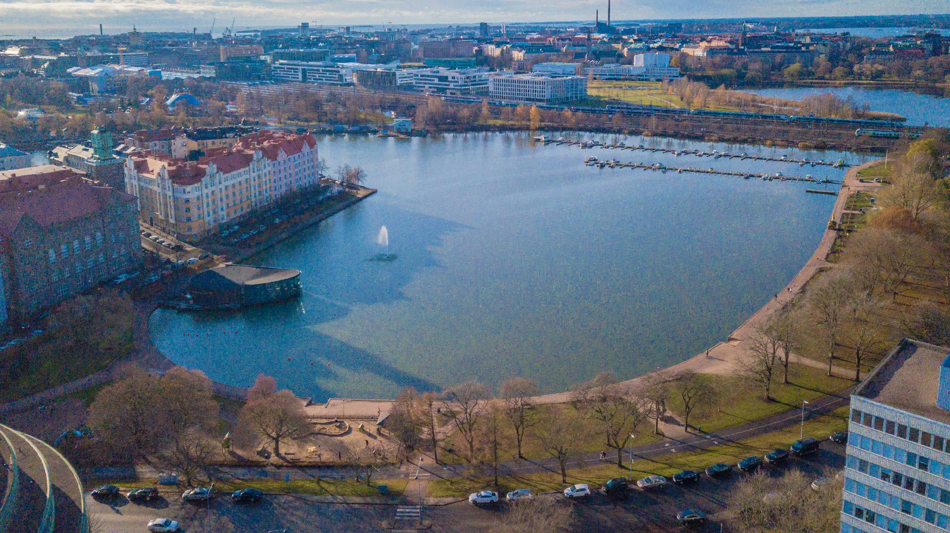 Tokoinlahti sijaitsee aivan vieressä.