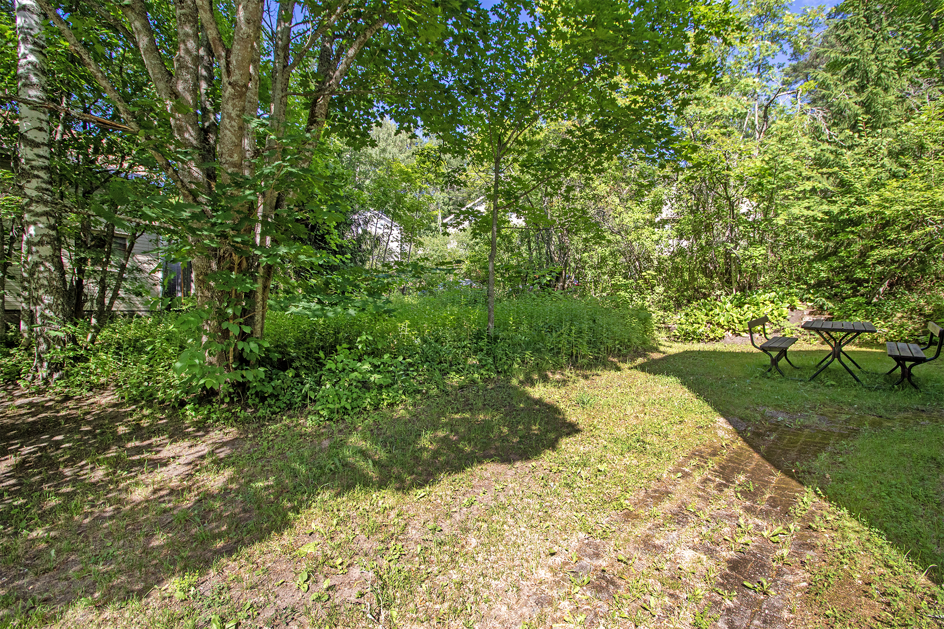 Rakennuspaikka omakotitalolle tai paritalolle