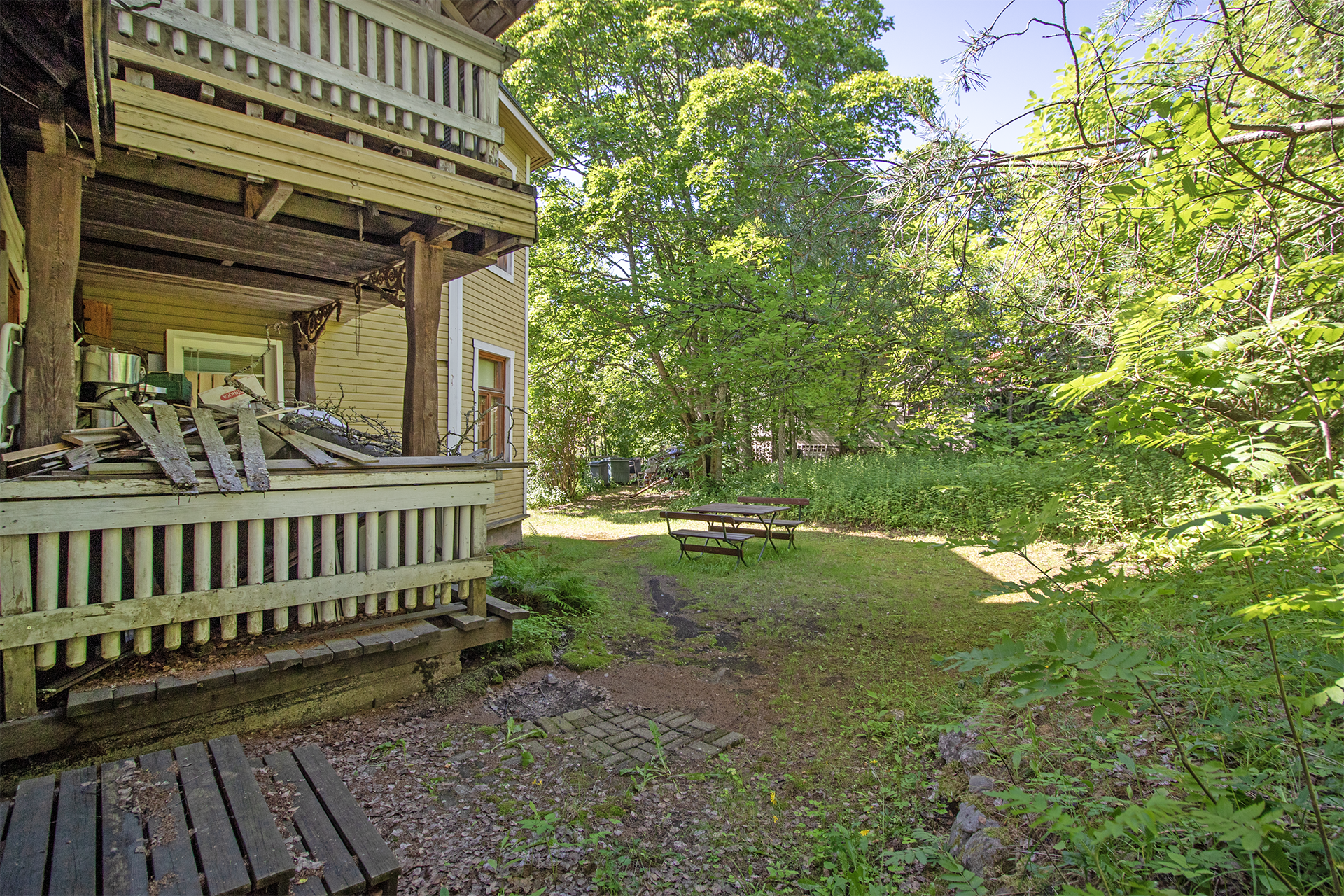 Harvoin tarjolla näin läheltä keskustaa rakennuspaikkaa