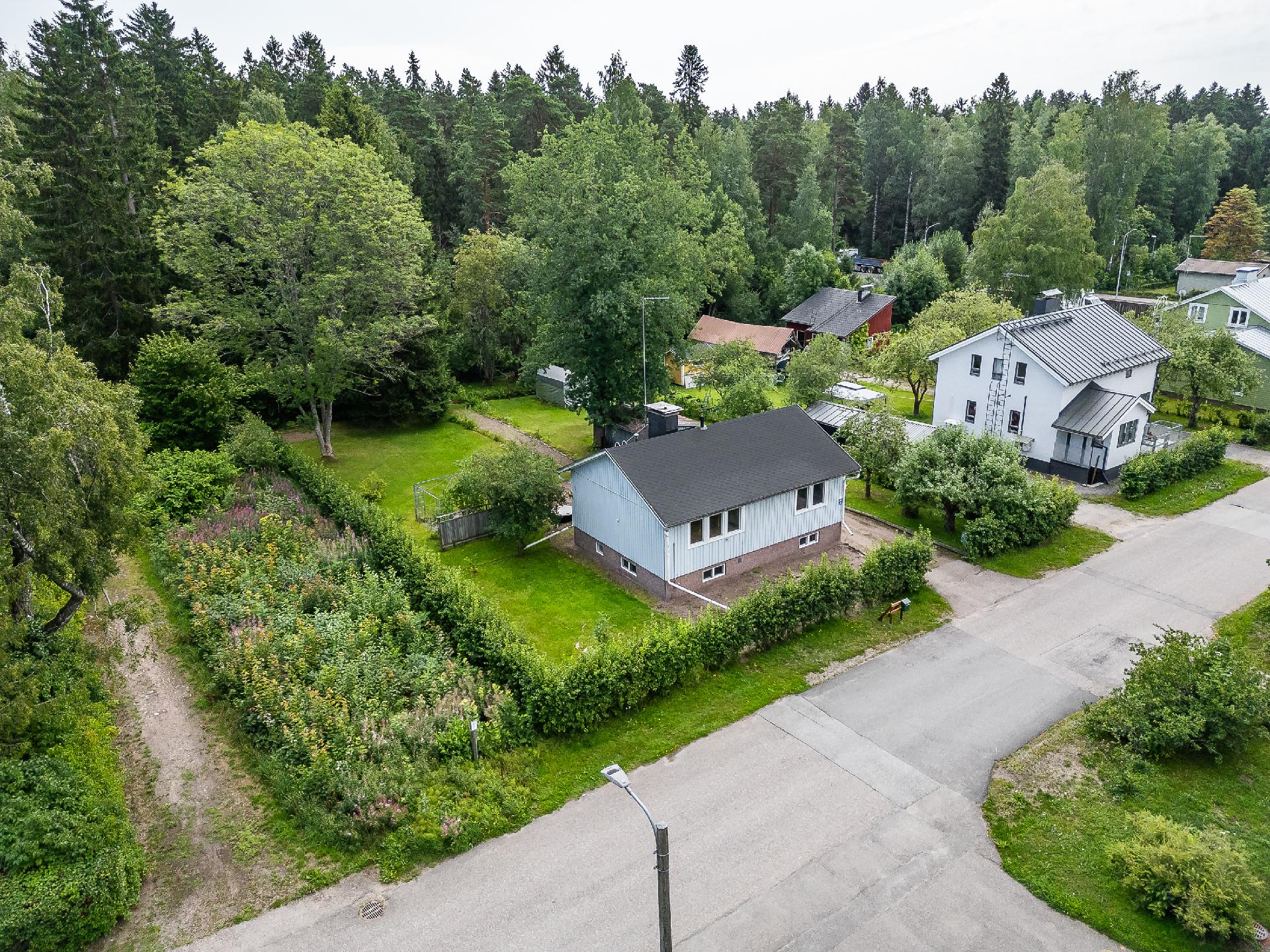 Ilmakuva talosta ja tontista