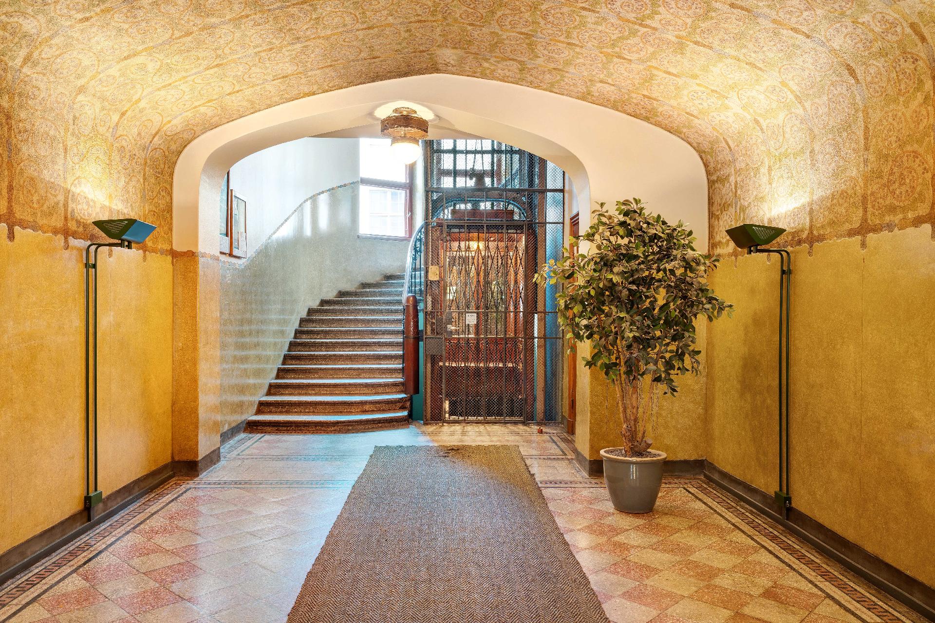 Porraskäytävän sisäänkäynti.