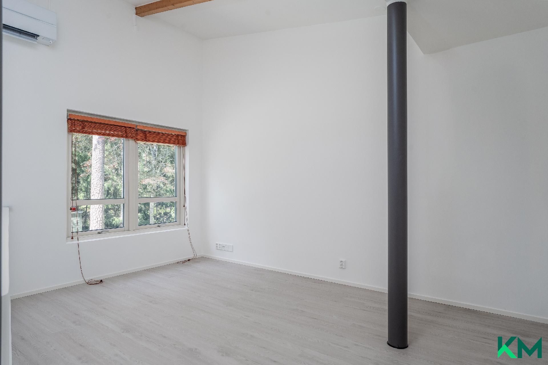 Yläkerran TV-tila/mh