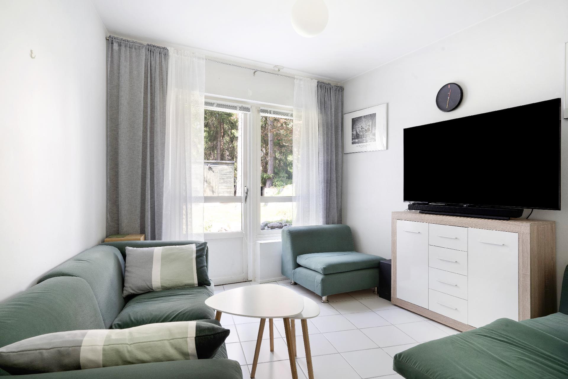 työhuone/vierashuone