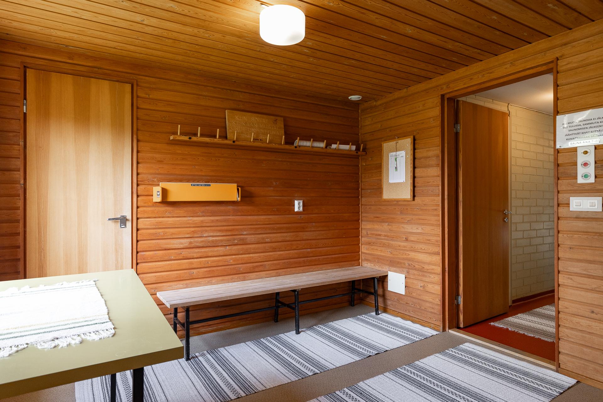 taloyhtiön pukuhuone