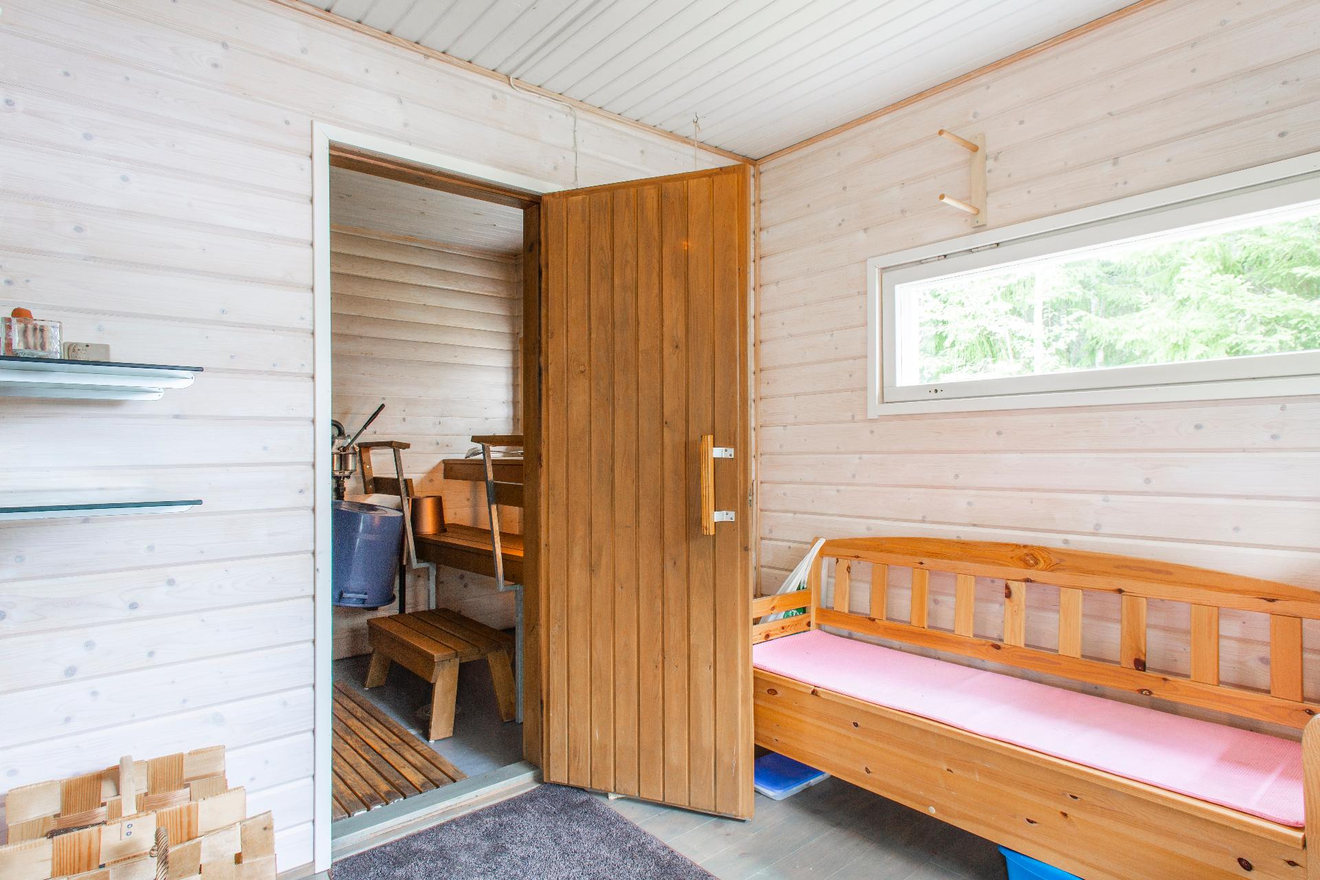 Pikonlahdentie 50, Kangasniemi