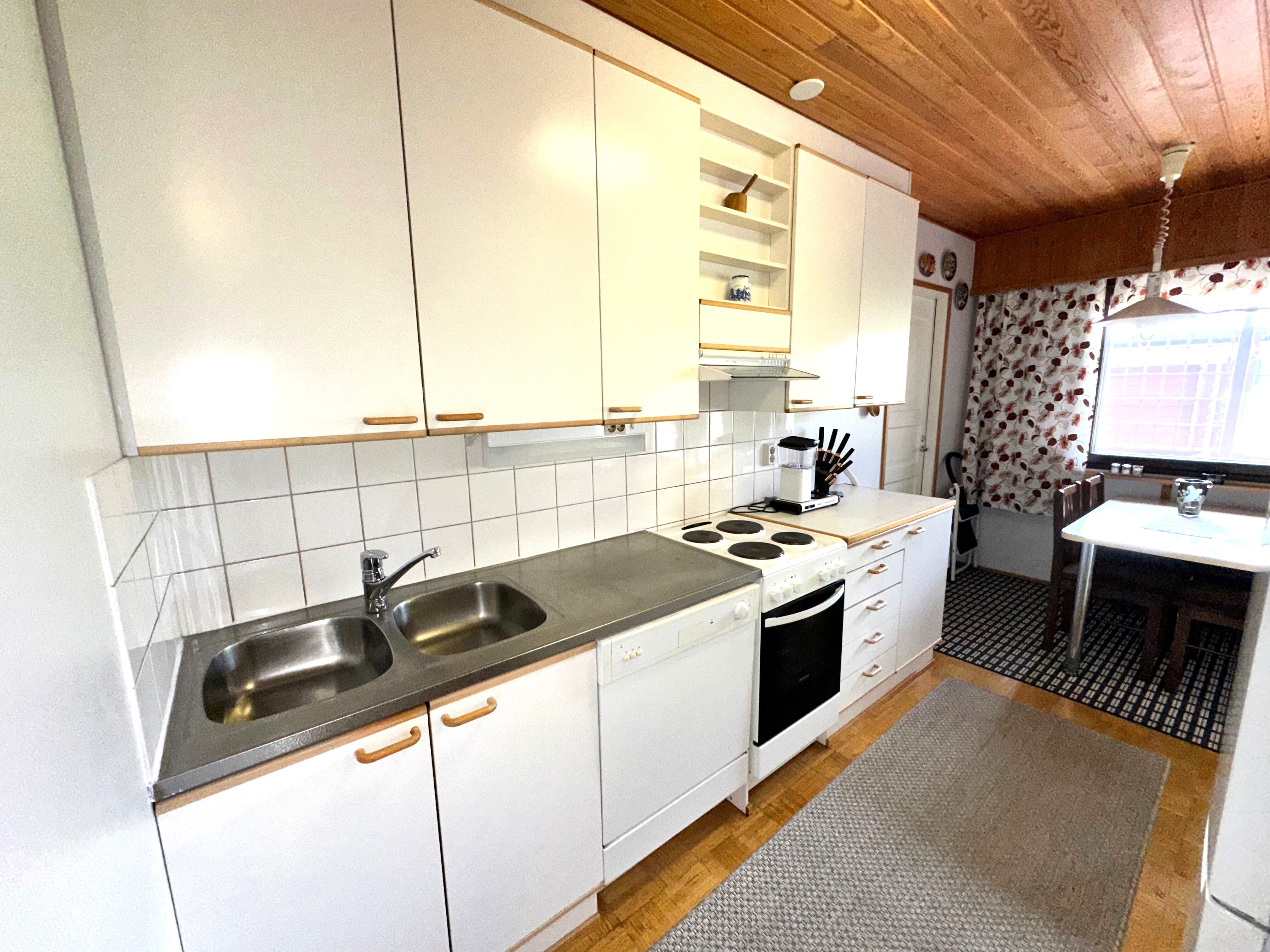 Kirjailijantie 11, Kuvansi, Joroinen