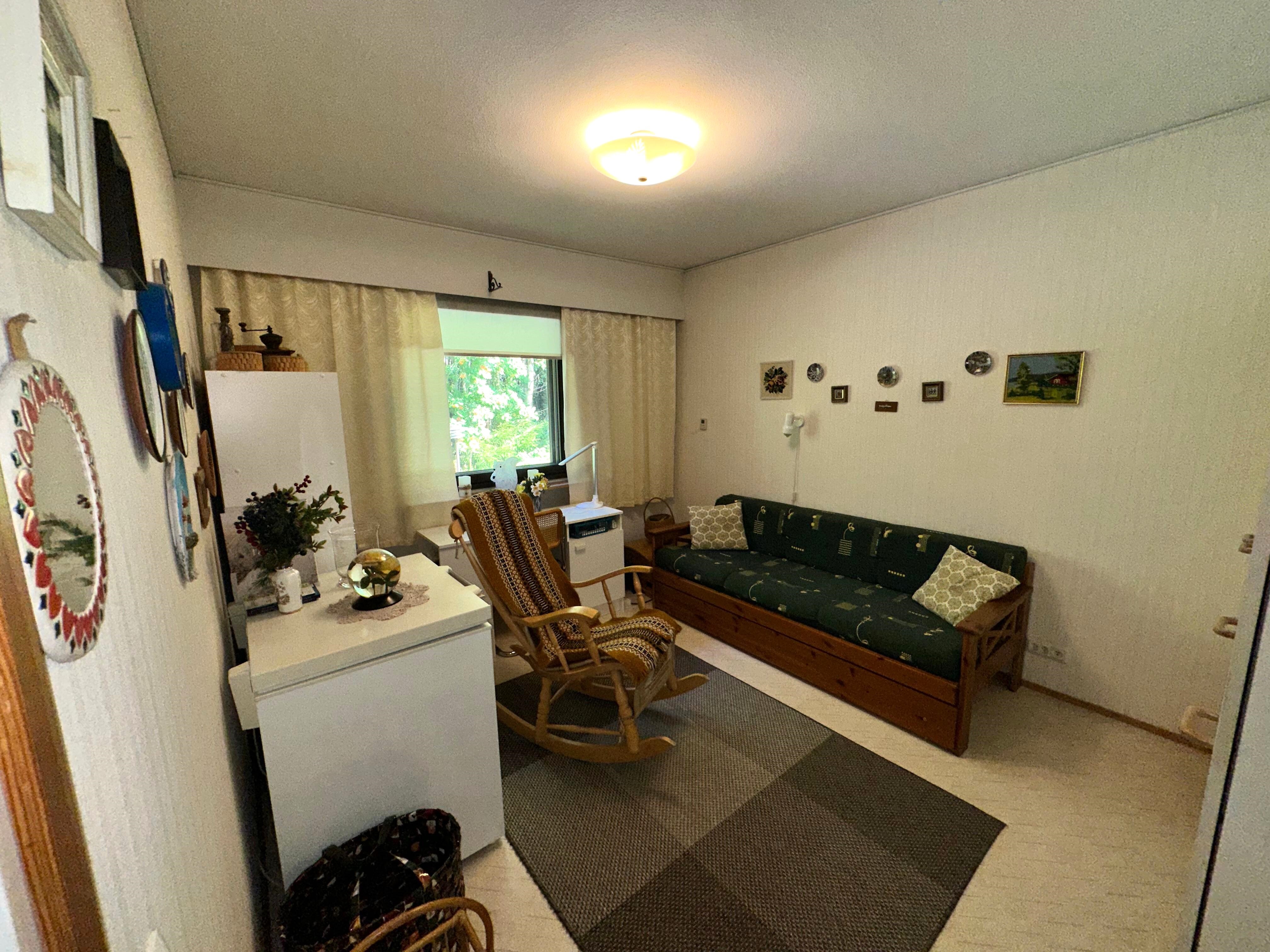 Kirjailijantie 11, Kuvansi, Joroinen