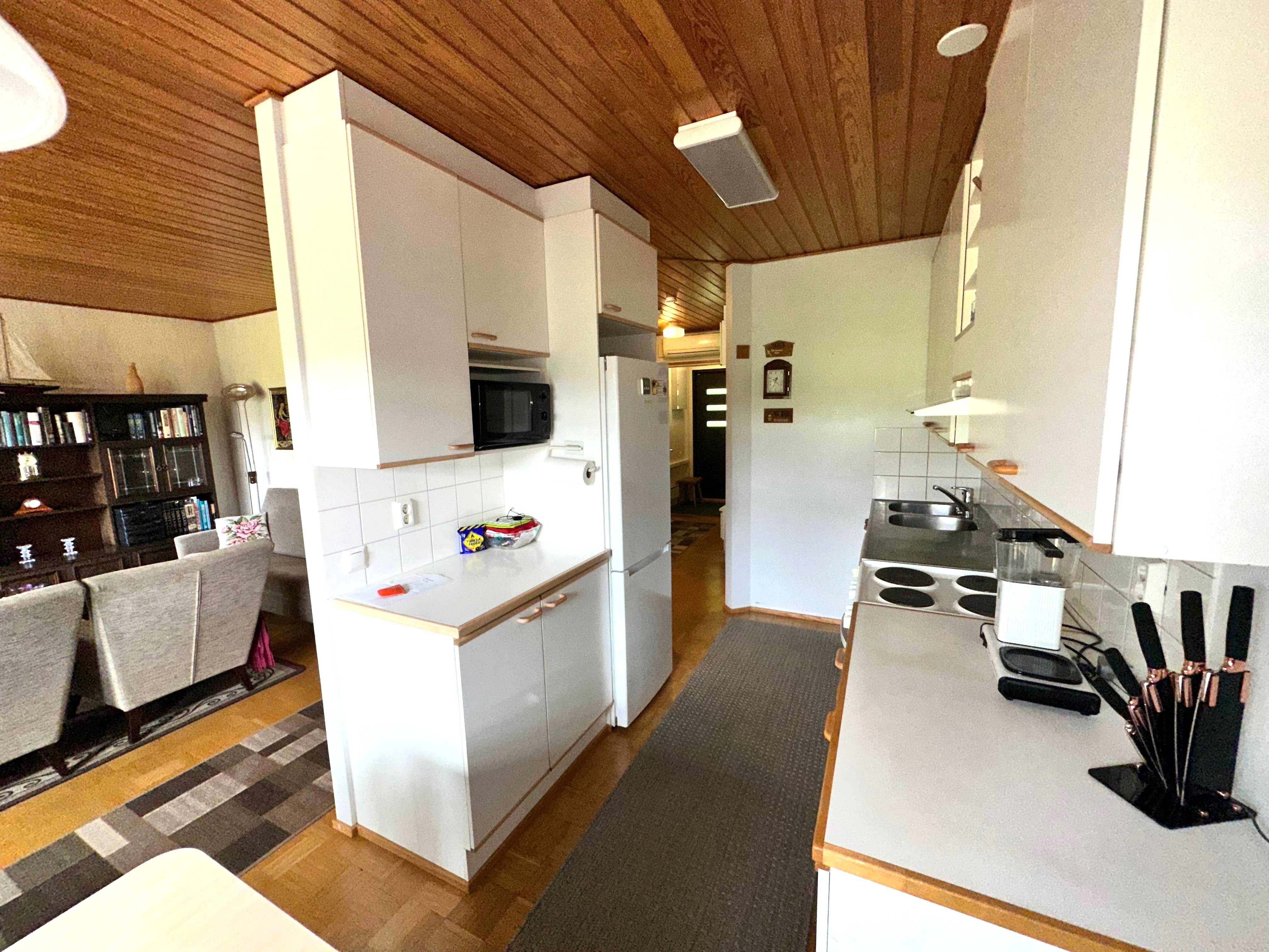 Kirjailijantie 11, Kuvansi, Joroinen