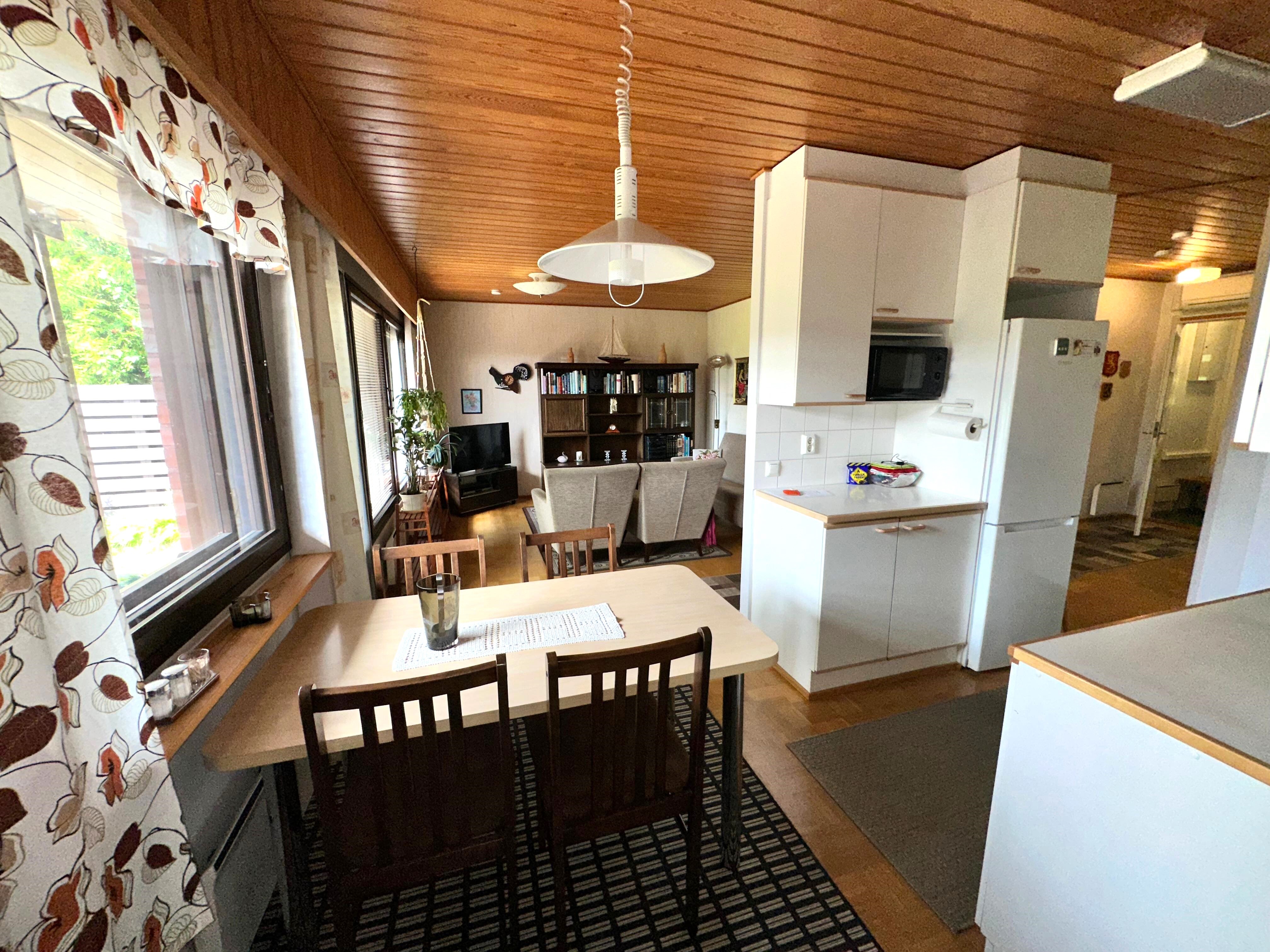 Kirjailijantie 11, Kuvansi, Joroinen