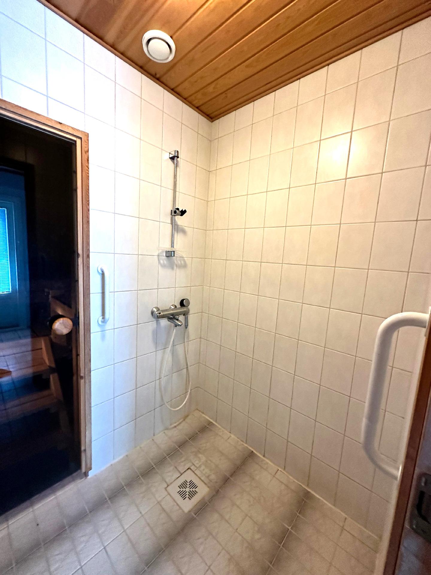 Kirjailijantie 11, Kuvansi, Joroinen